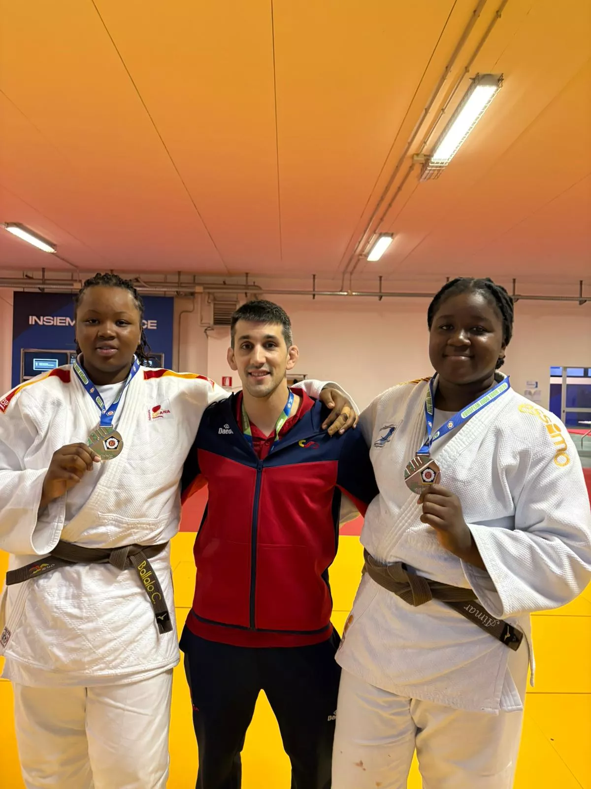 Medallistas del CJ Binéfar en Roma.