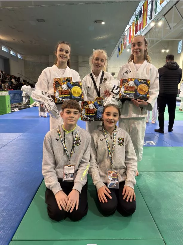 Judocas del CJ Huesca en Montijo