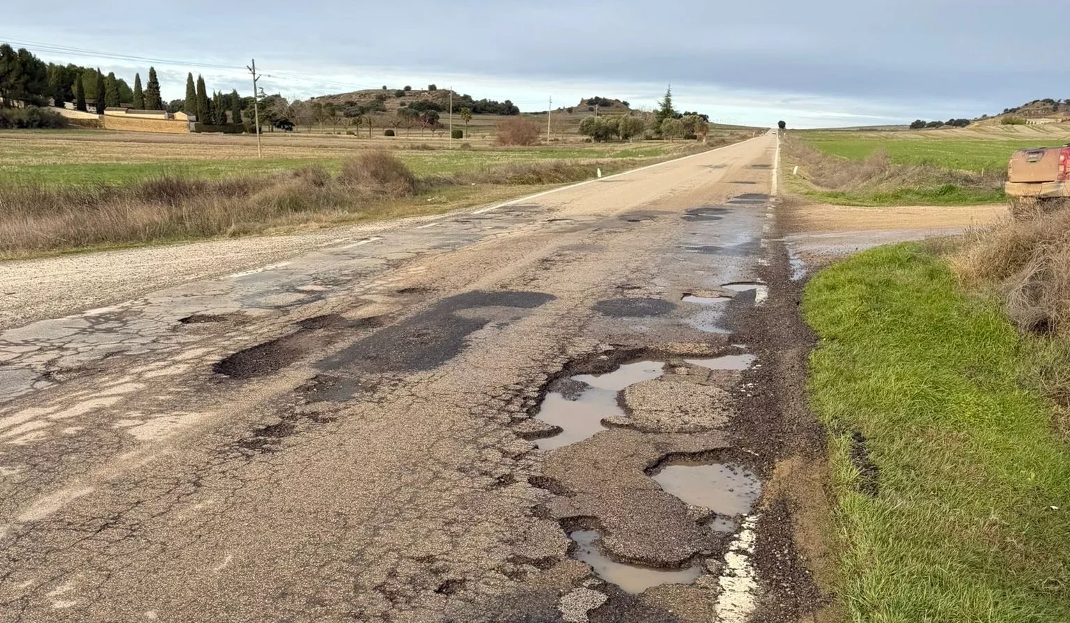 Advierten del deterioro de la A-131 tras las lluvias y piden su inclusión en los presupuestos.