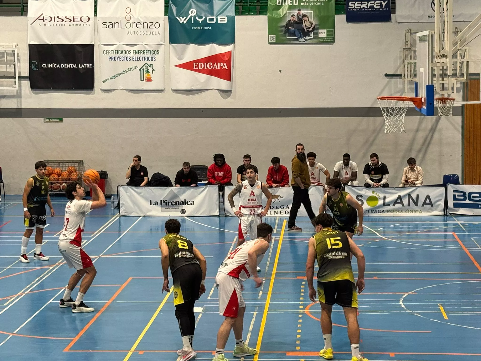 Barbastro vs Inca. Victoria importante de Letra Corpórea para seguir fuera del descenso (73-71).  Foto: José Luis Pano/Ronda Somontano