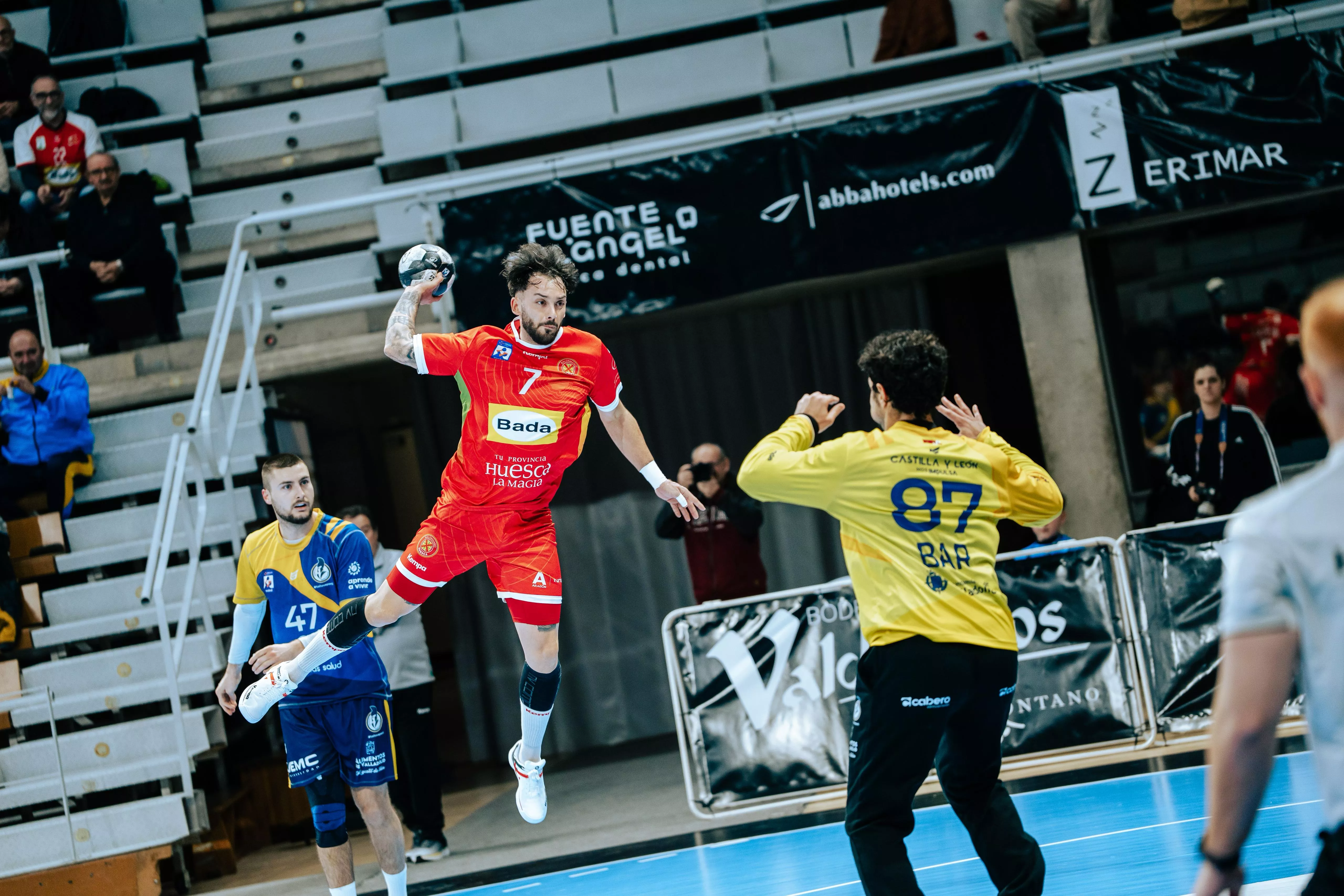 Dani Pérez, uno de los jugadores más destacados de Bada Huesca ante Valladolid. Foto: Jesús Barrabés