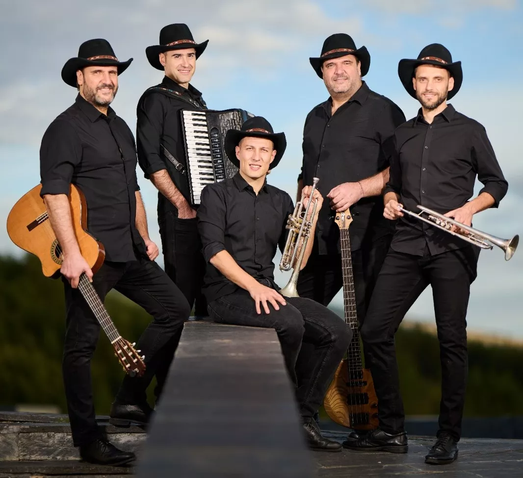 Iosu Burguete, a la derecha en la imagen.