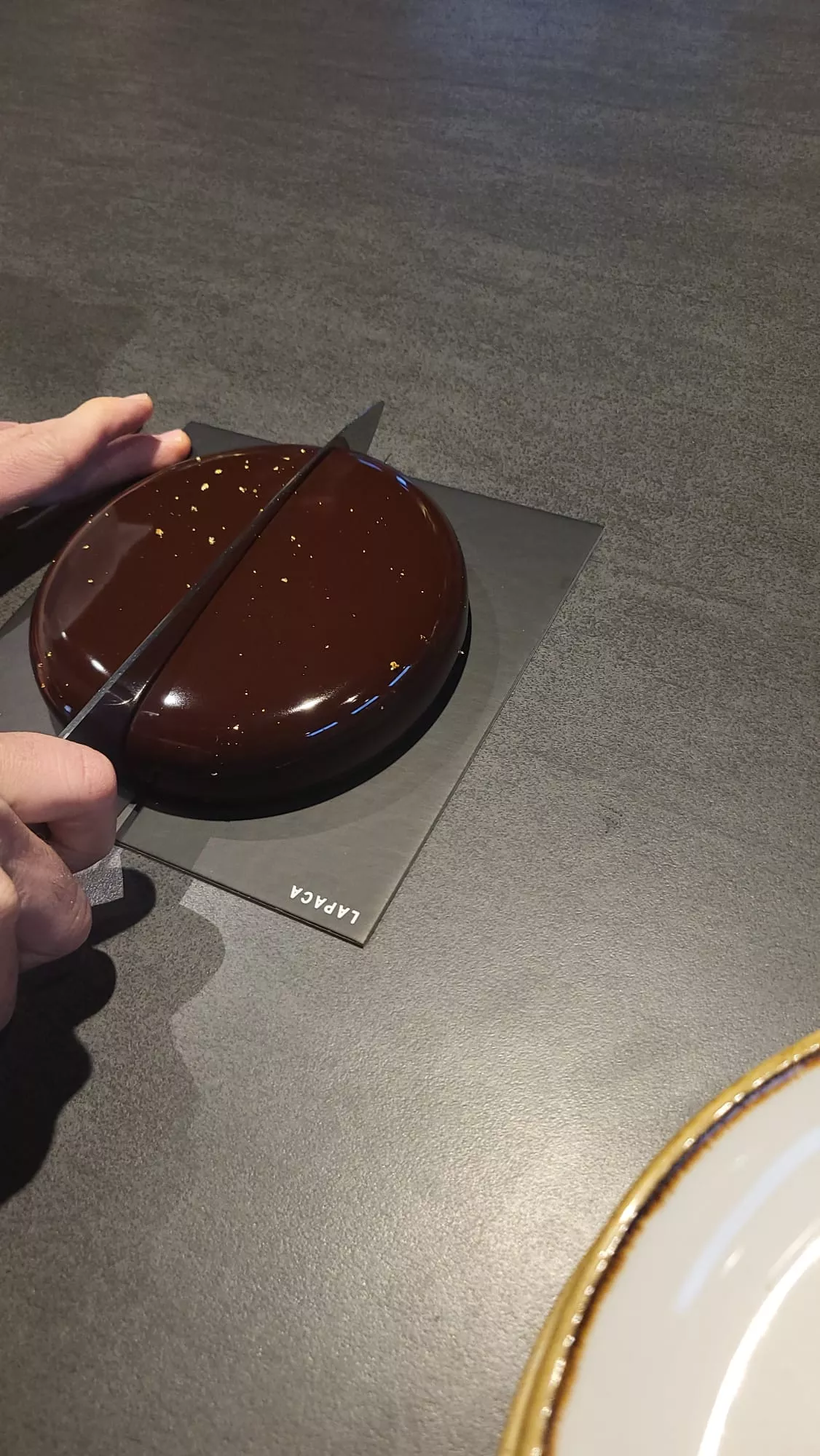 Presentación de la Tarta Sacher de Syrah de Sommos en Lapaca