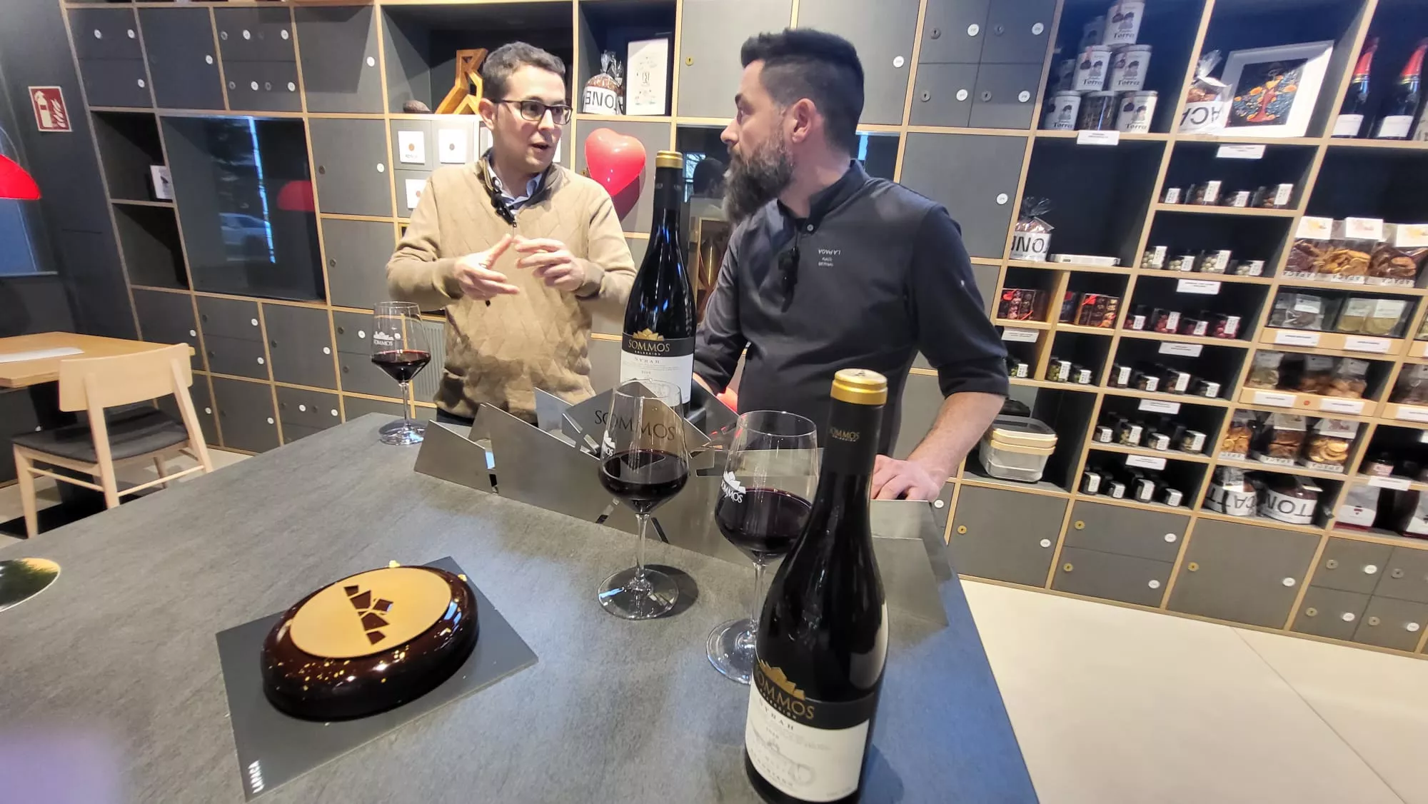Presentación de la Tarta Sacher de Syrah de Sommos en Lapaca