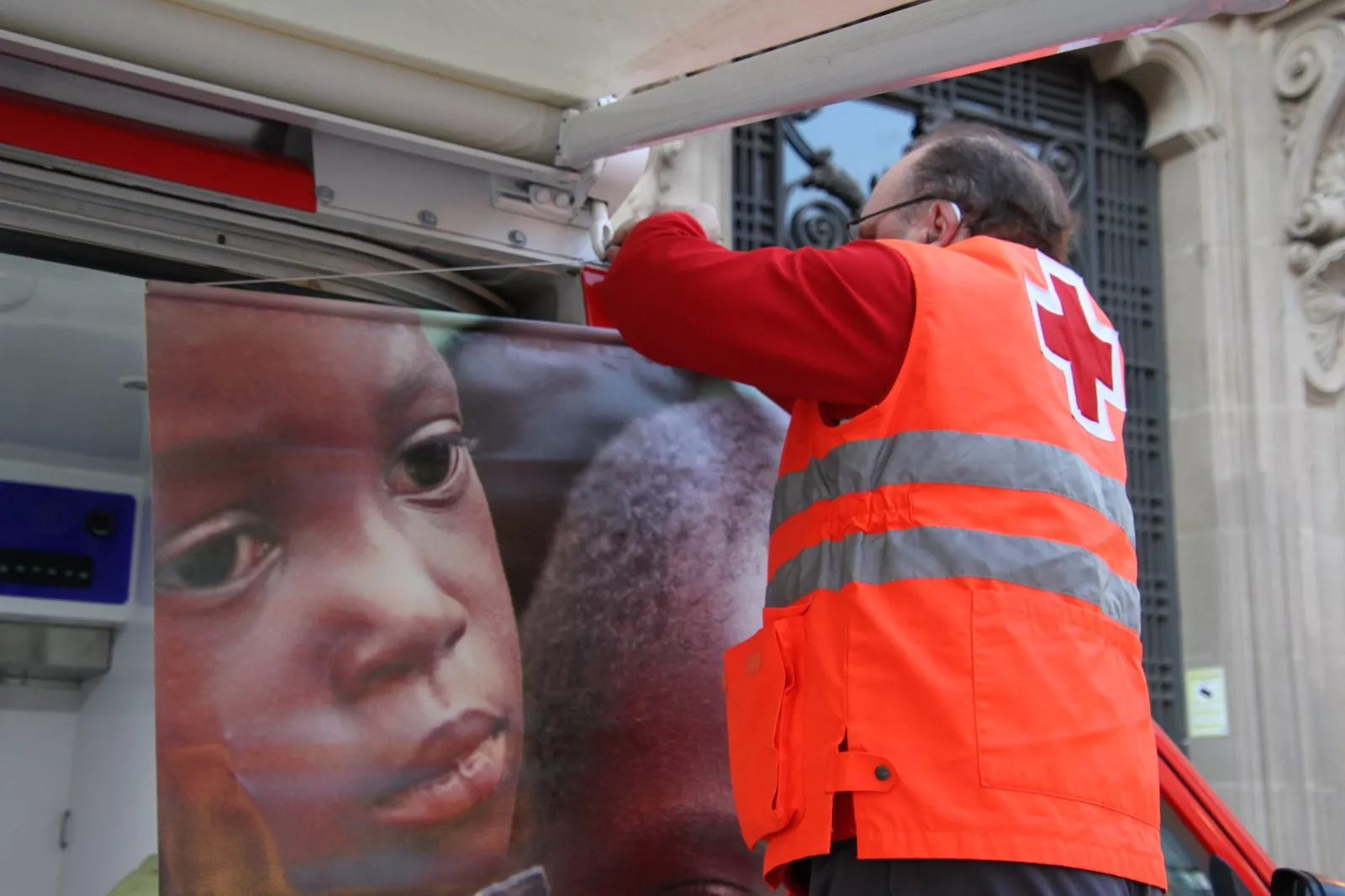 Cruz Roja Huesca visibiliza la realidad de 300.000 niños soldados en el mundo