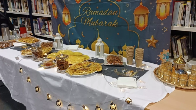 La Asociación de Mujeres Árabes y Africanas acercaron al resto de vecinos todos los aspectos del Ramadán.