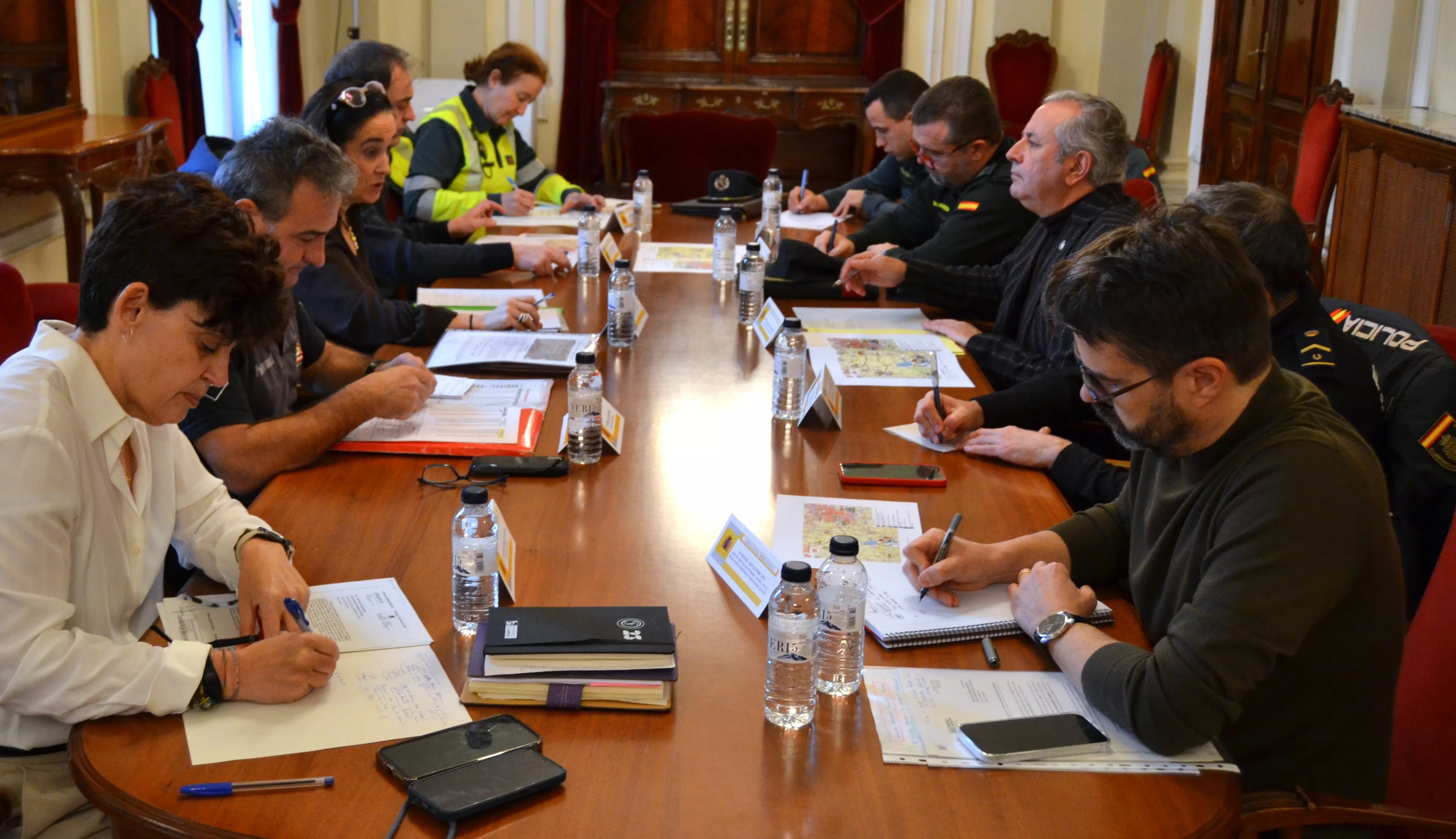 Reunión entre los responsables de la seguridad, Subdelegación del Gobierno y de Aspace Huesca.