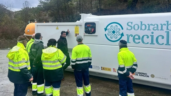 Se ha realizado formación para el personal del servicio de recogida de residuos y medioambiente. Se ha realizado formación para el personal del servicio de recogida de residuos y medioambiente.