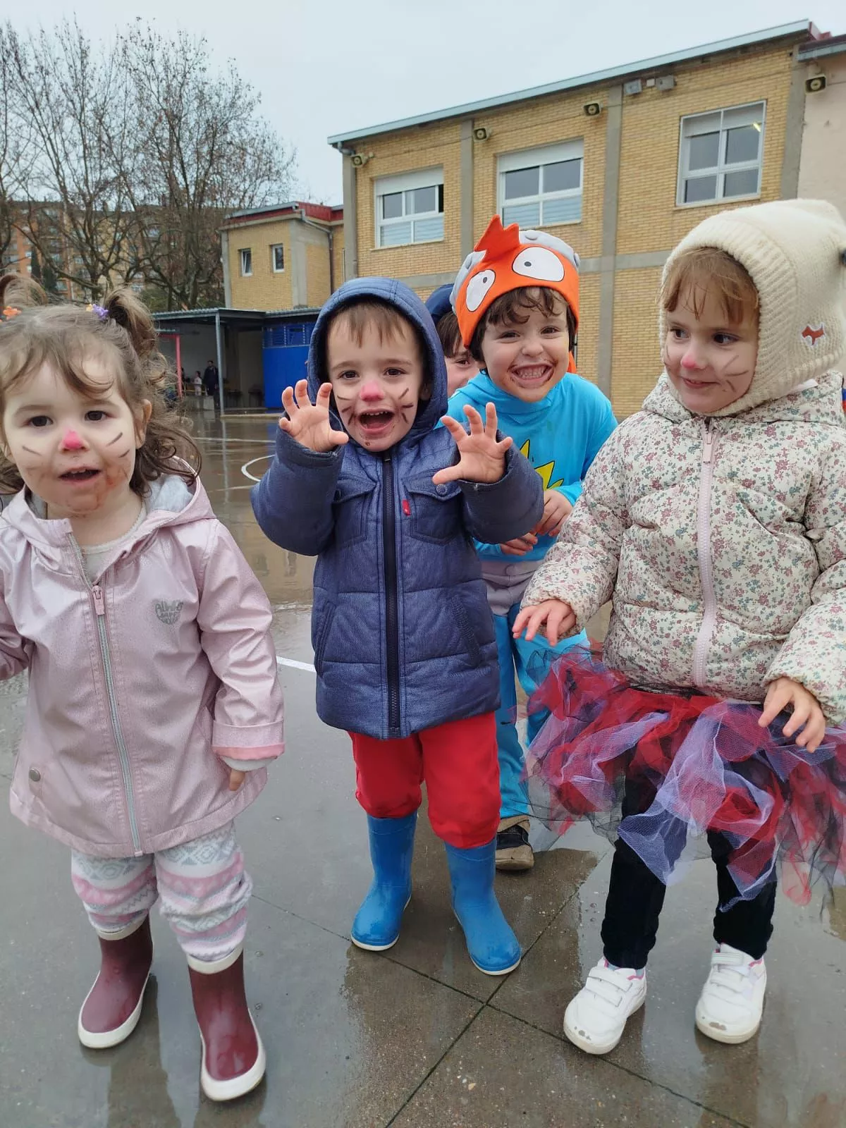 Fiesta de carnaval en el colegio Juan XXIII de Huesca.