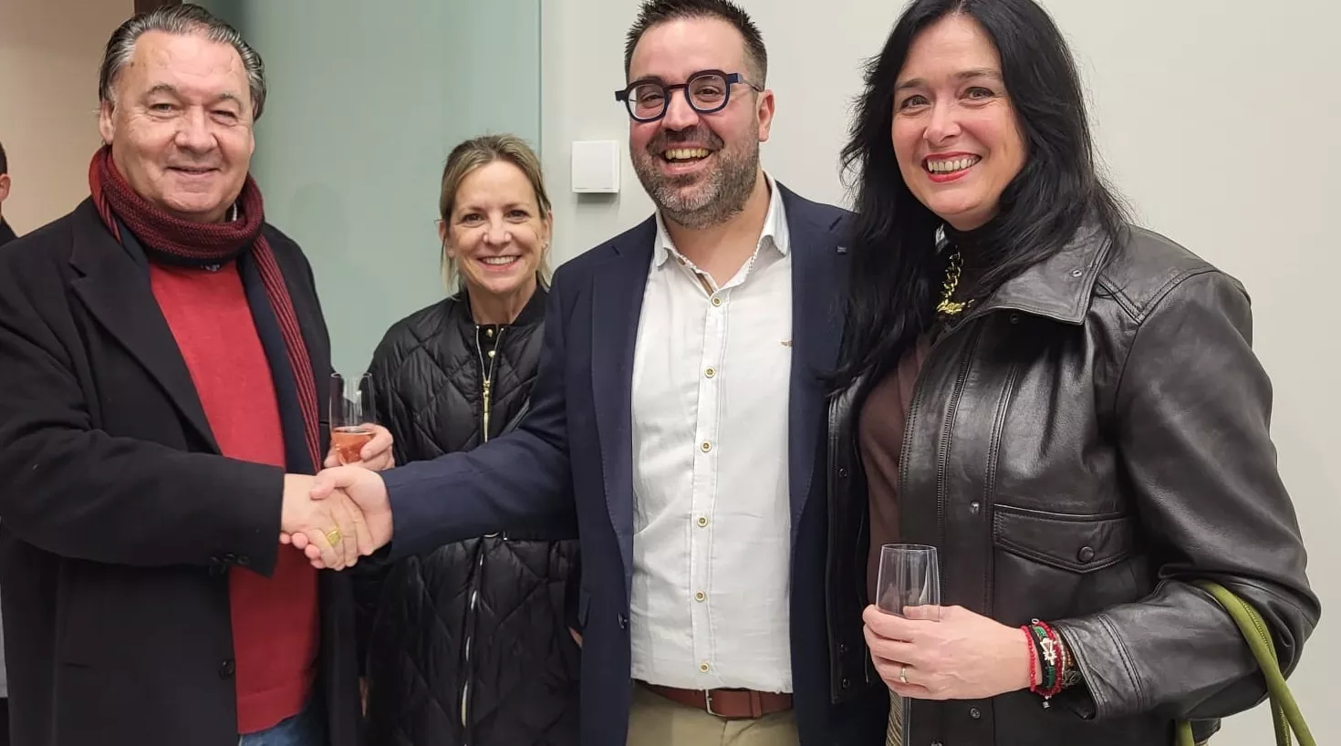 Agustín Lasaosa, Nuria Mur, Aitor Murillo y Lorena Orduna en la inauguración de Fuente del Ángel Clínica Dental