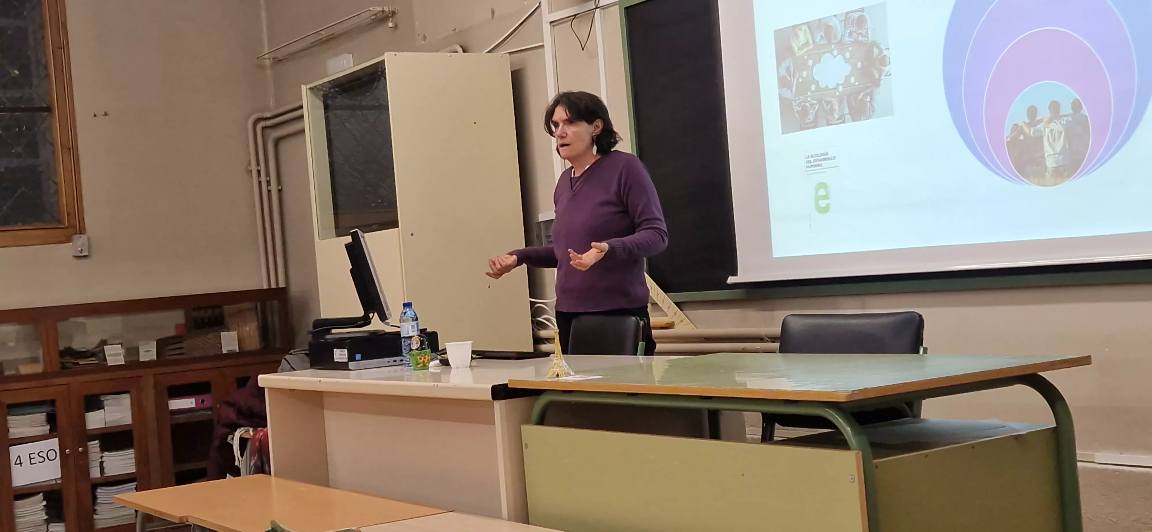 Ana González Uriarte en la charla sobre pantallas de la Universidad Ciudadana. Foto Myriam Martínez
