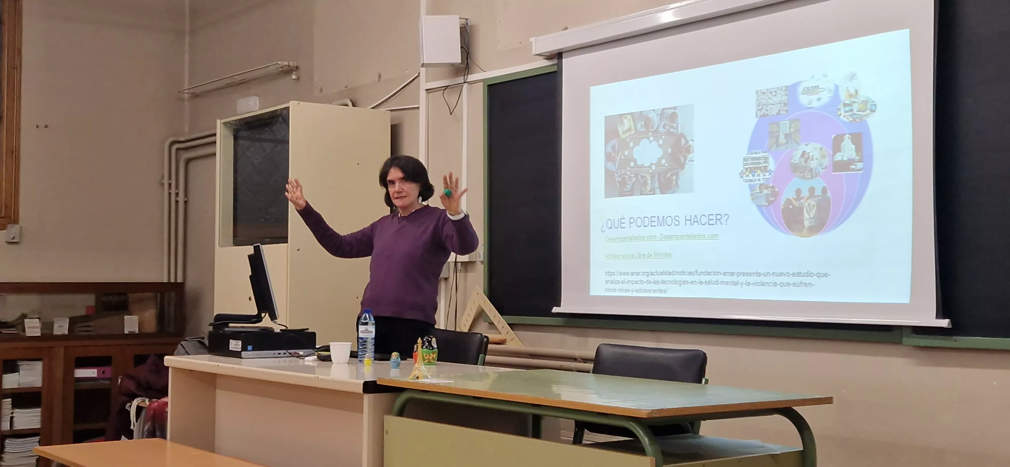 Ana González Uriarte en la charla sobre pantallas de la Universidad Ciudadana. Foto Myriam Martínez