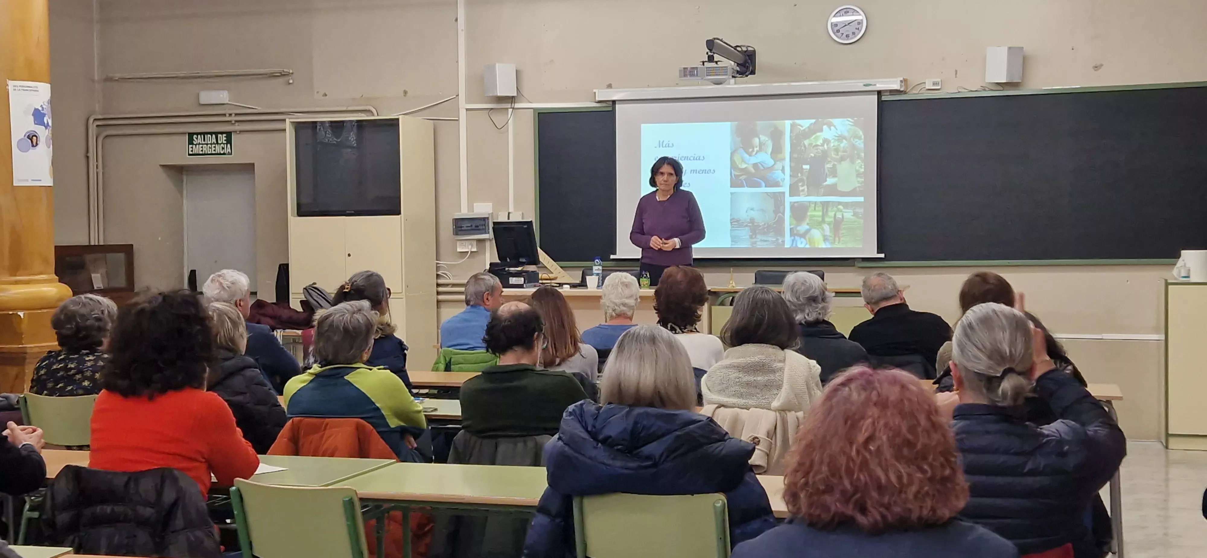 Ana González Uriarte en la charla sobre pantallas de la Universidad Ciudadana. Foto Myriam Martínez