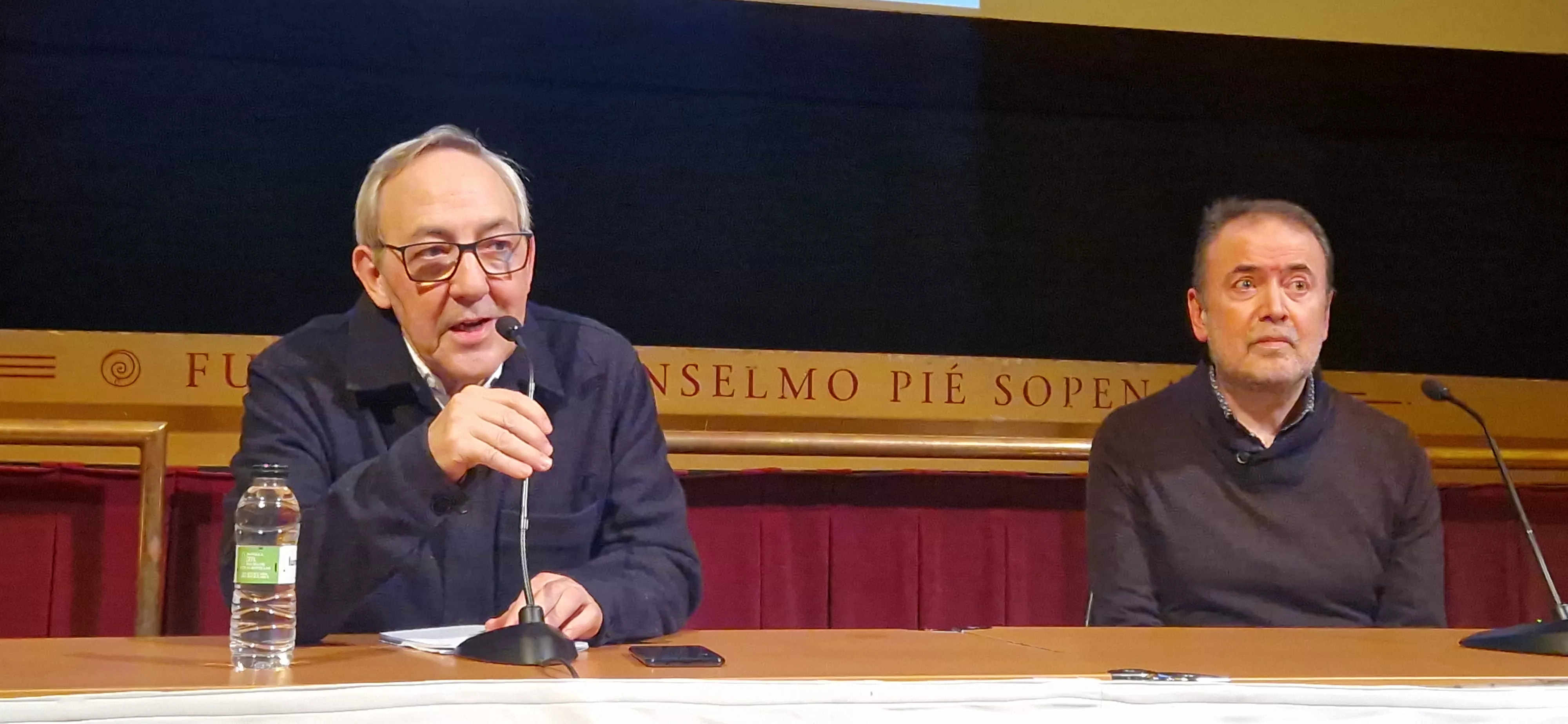 Chema Aniés y Alfonso Castán, en el ciclo Cine y Economía. Foto Myriam Martínez