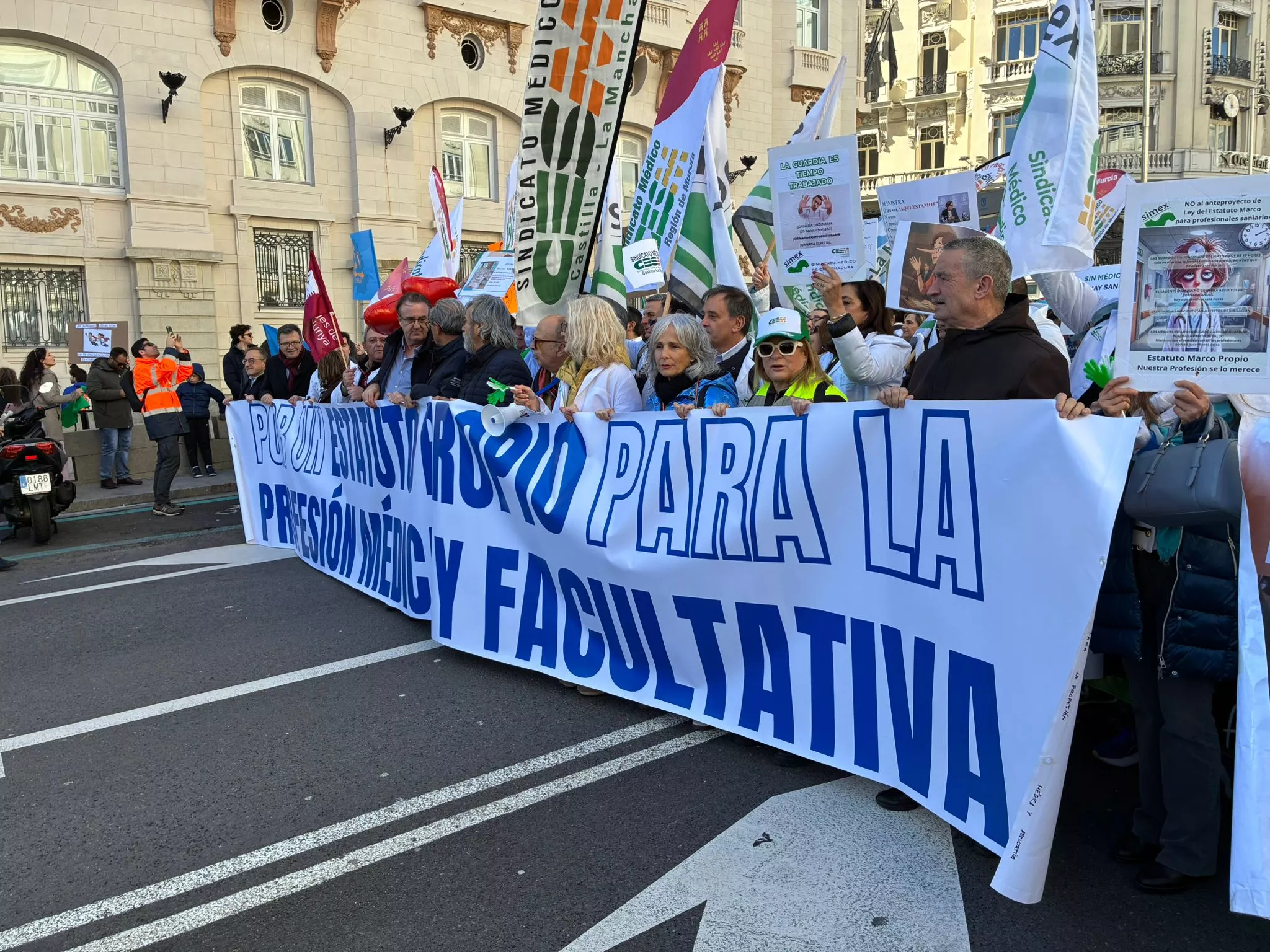 Médicos aragoneses en la manifestación en Madrid contra el Estatuto Marco.