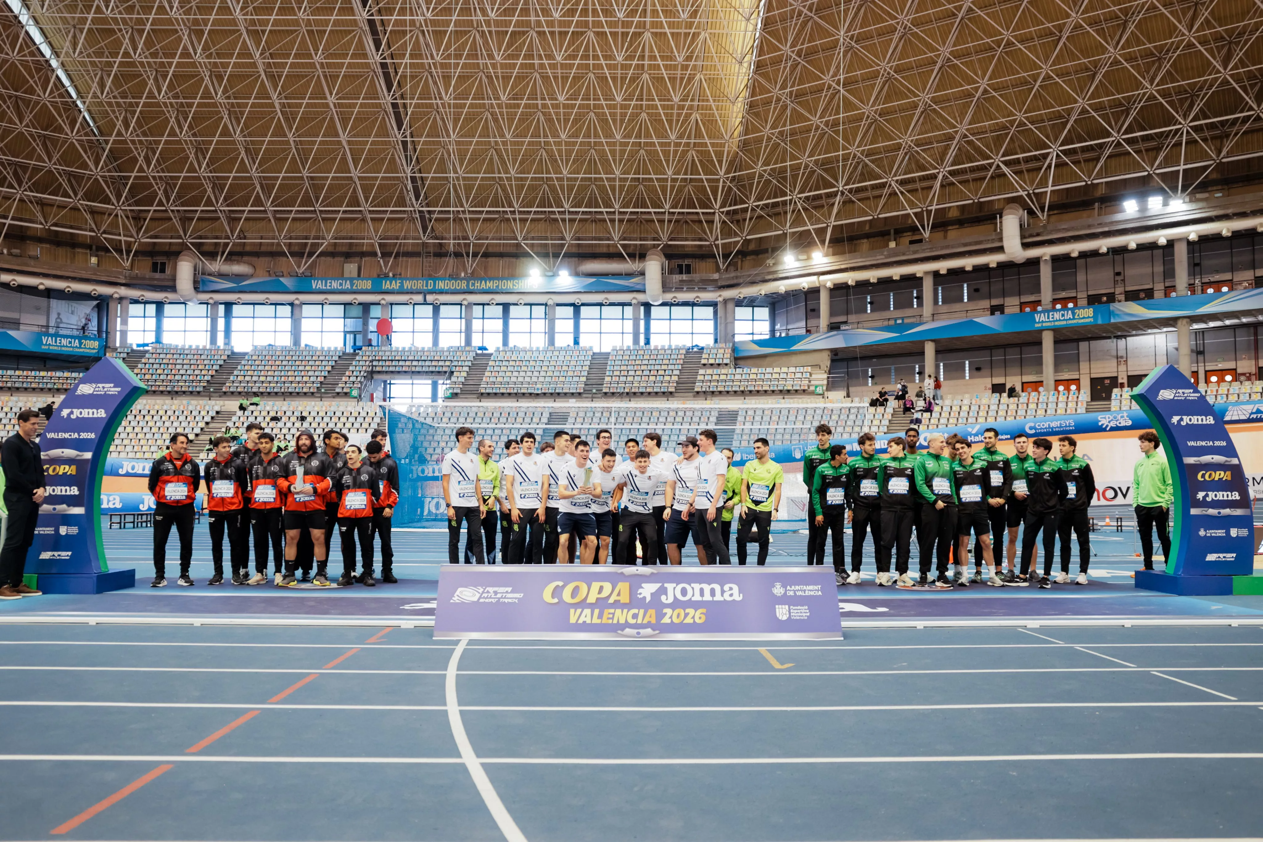 Real Sociedad en el podio de la Copa Joma