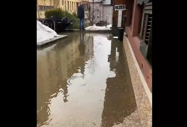 Imagen de una de las fugas de agua en Cerler.