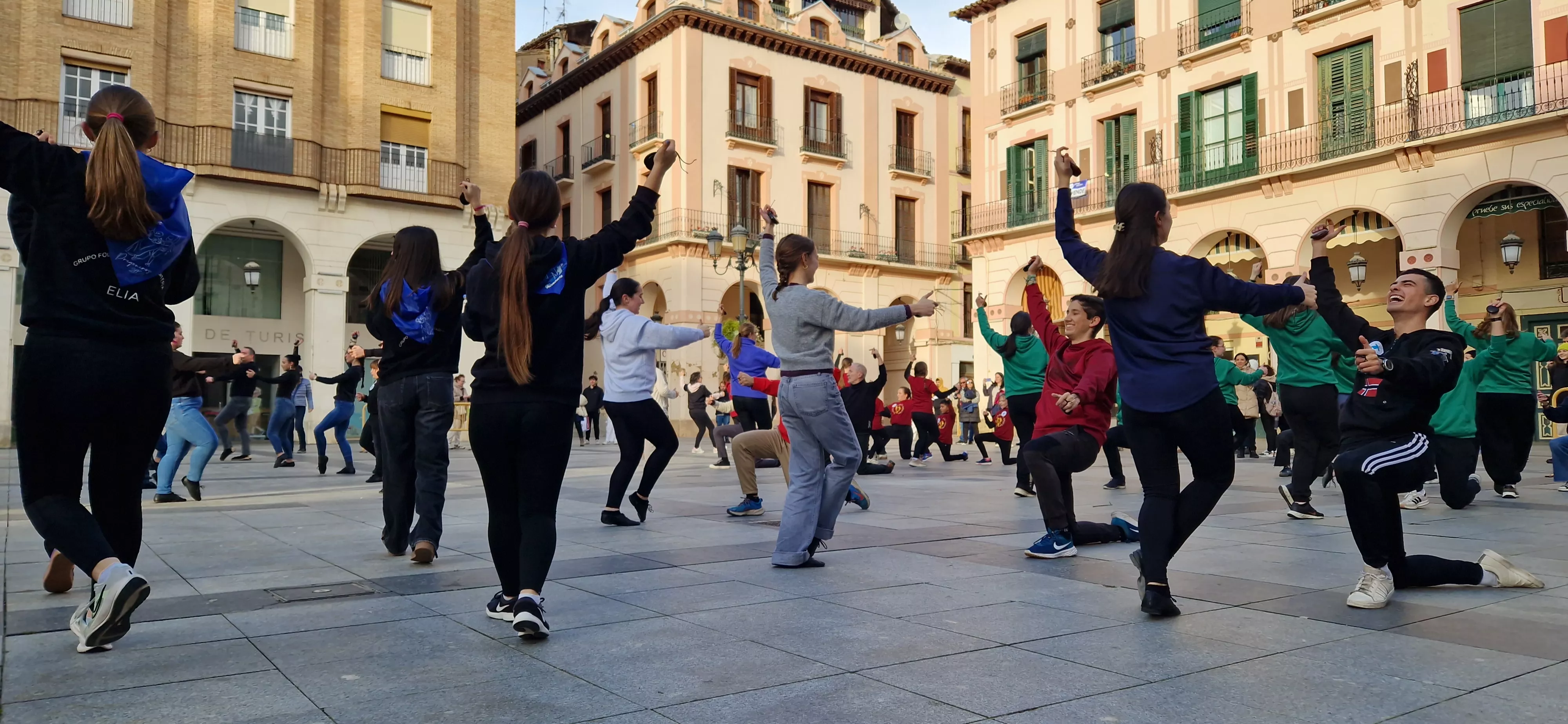 Flashmob jotero de Aspanoa en Huesca con motivo del Día Internacional del Cáncer Infantil. Foto Myriam Martínez