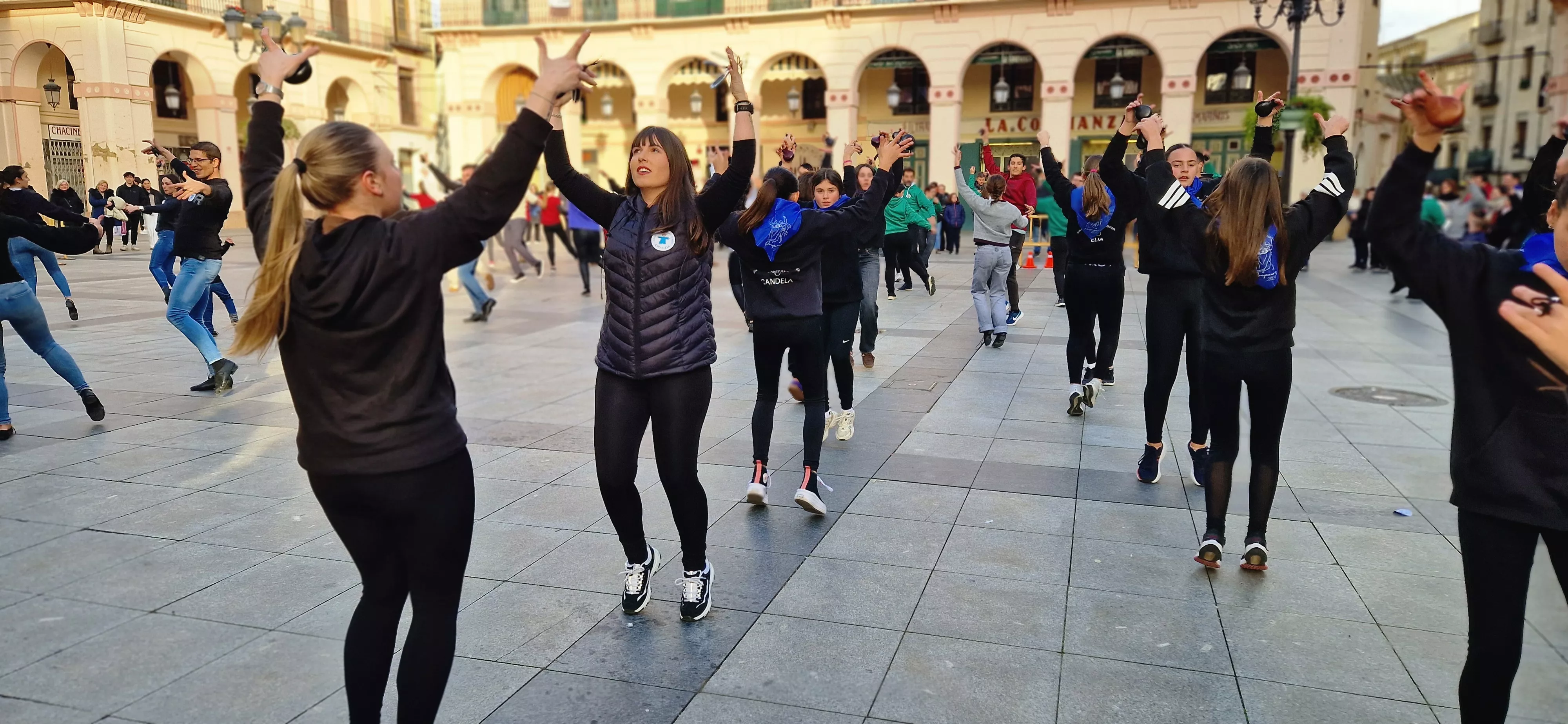 Flashmob jotero de Aspanoa en Huesca con motivo del Día Internacional del Cáncer Infantil. Foto Myriam Martínez