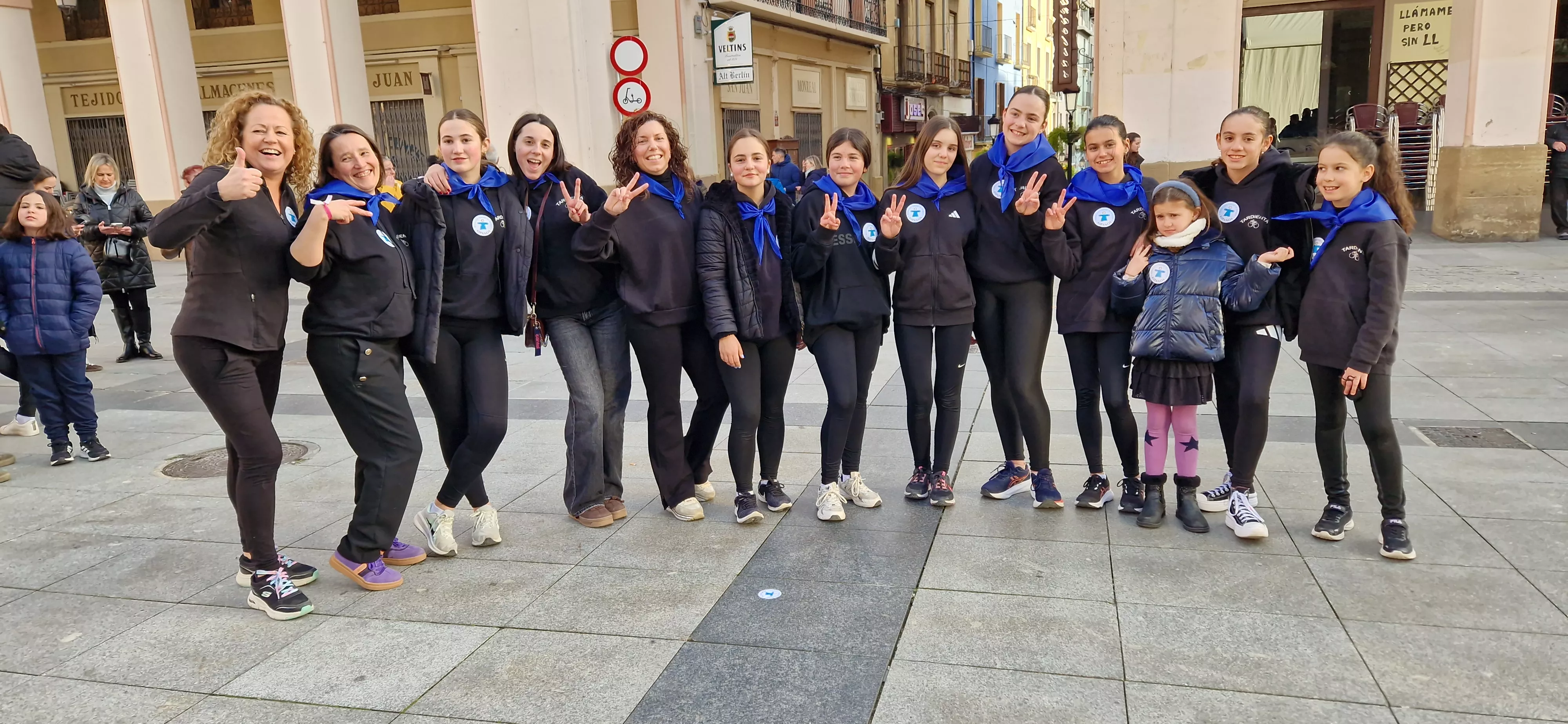 Flashmob jotero de Aspanoa en Huesca con motivo del Día Internacional del Cáncer Infantil. Foto Myriam Martínez