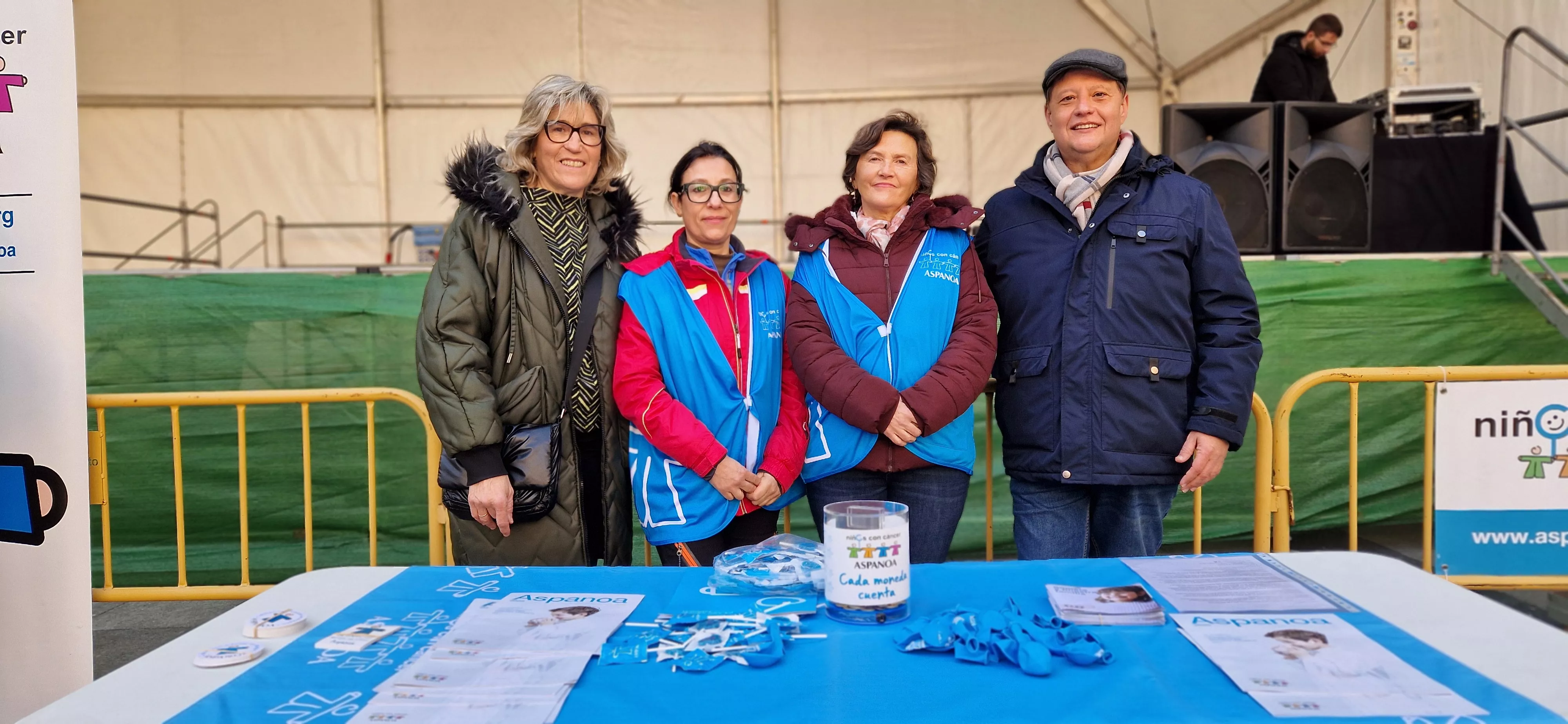 Responsables y voluntarios de Aspanoa. Foto Myriam Martínez