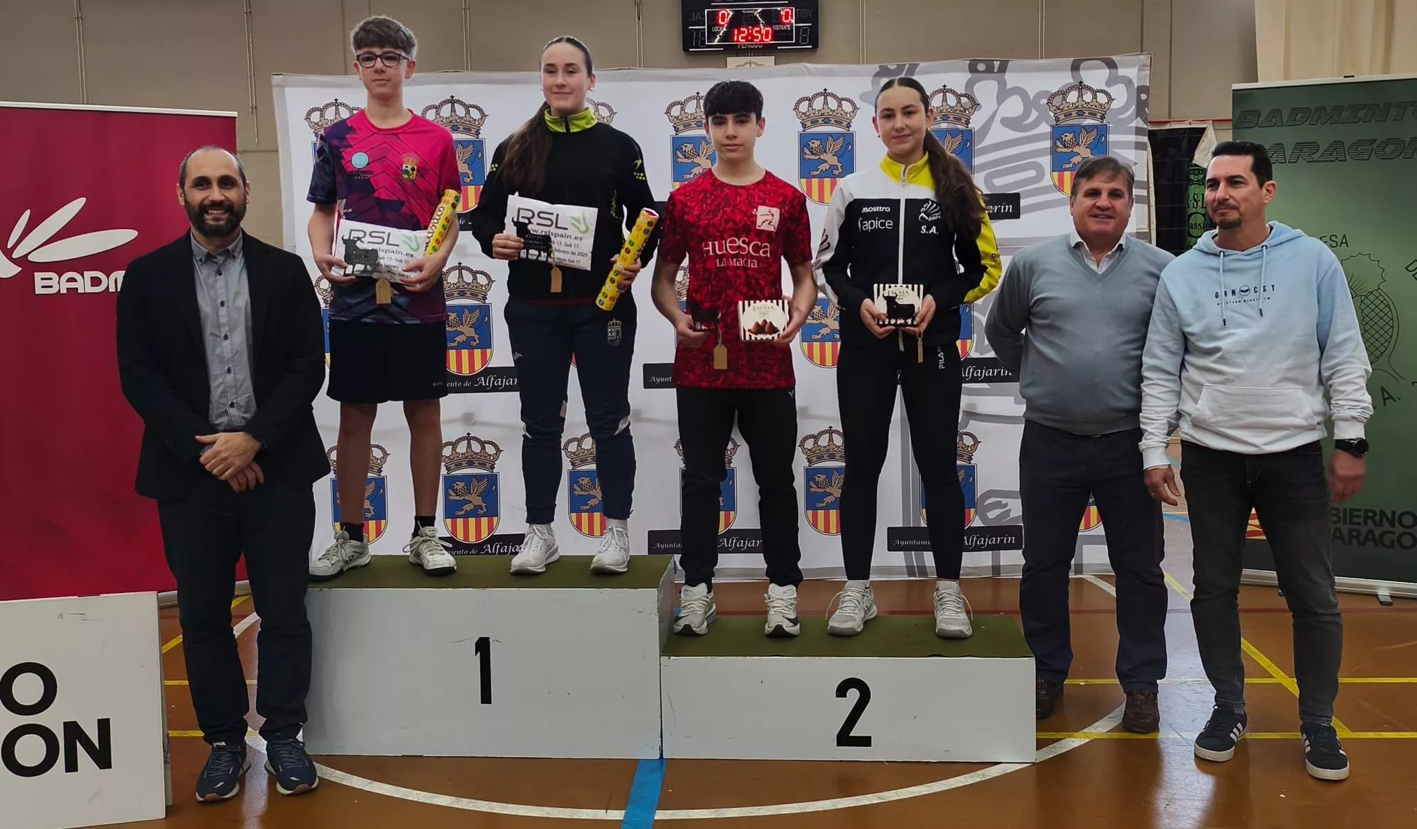 Hugo Gállego y Sara Arenas en el podio de dobles mixtos Sub-17