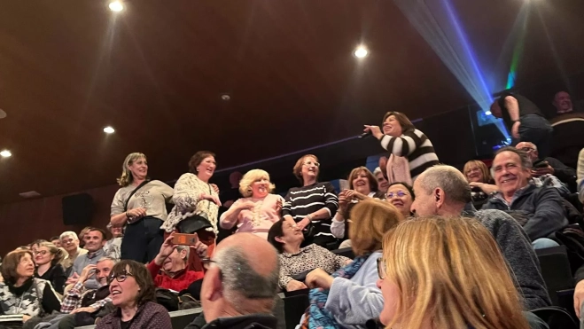 Vecinas de Tierz se animaron a cantar en el concierto.