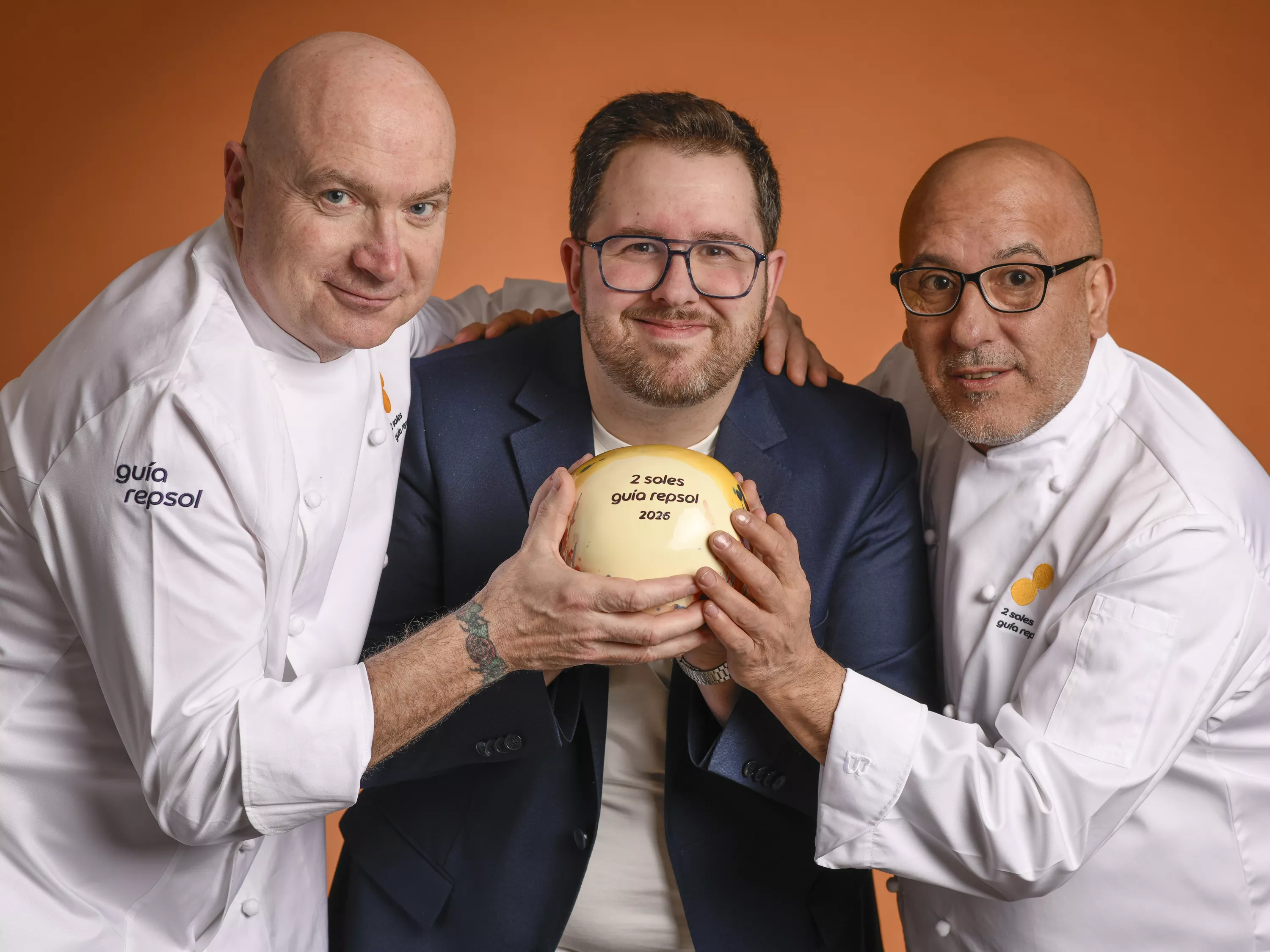 El Callizo, con el trofeo acreditativo de los 2 Soles Repsol