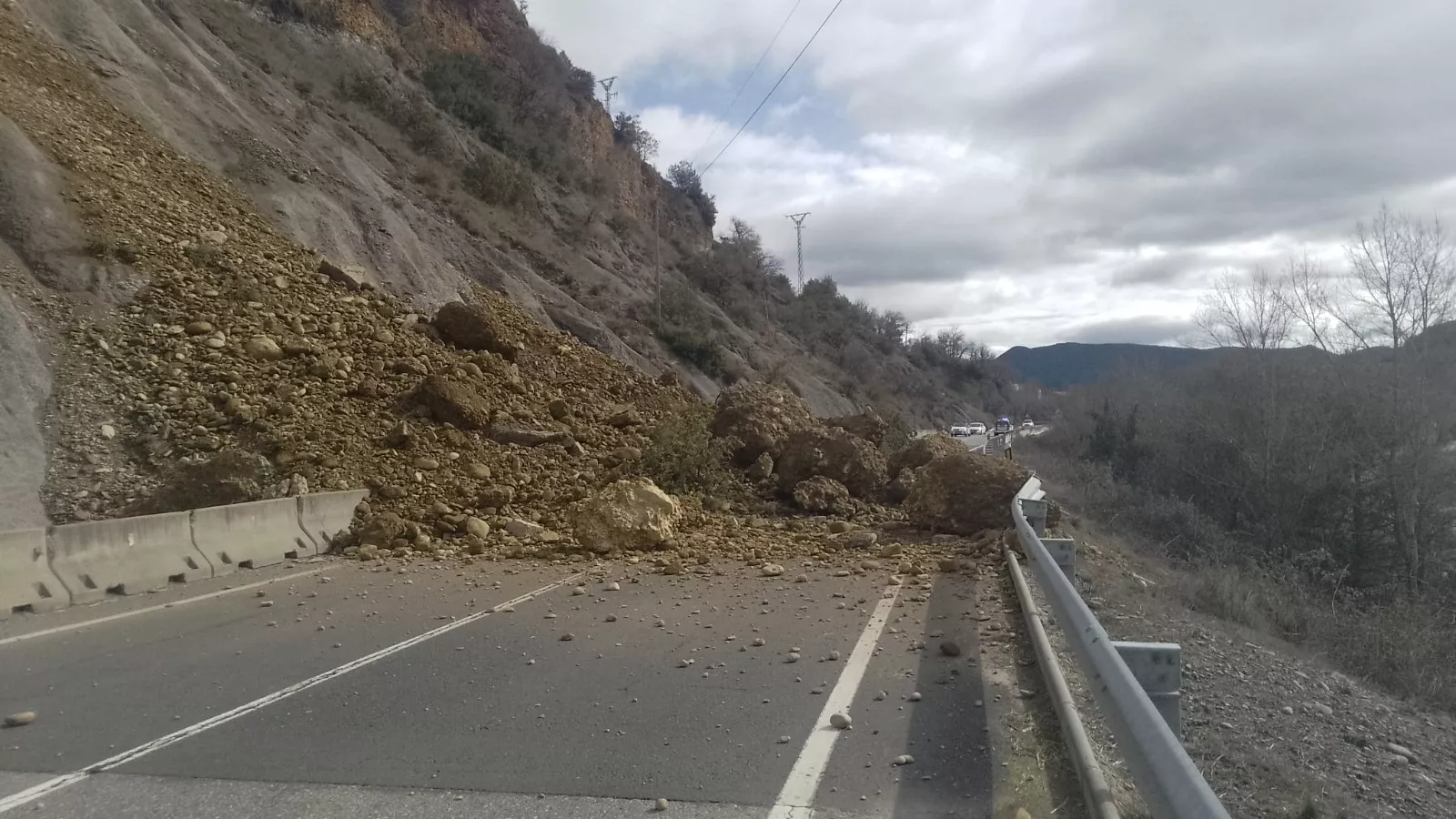 Un desprendimiento corta la N-260 entre Aínsa y Boltaña.