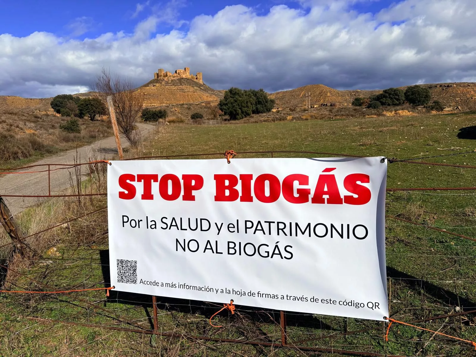 Pancarta contra la planta de Biogás de Loporzano
