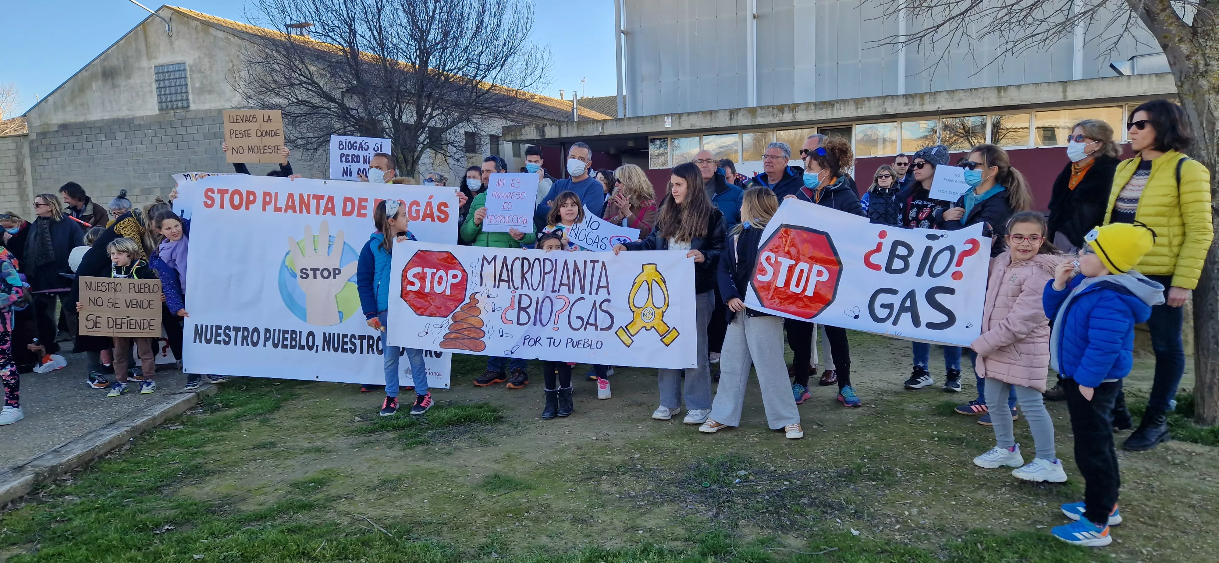 Protesta en Tierz contra la planta de biogás. Foto Myriam Martínez