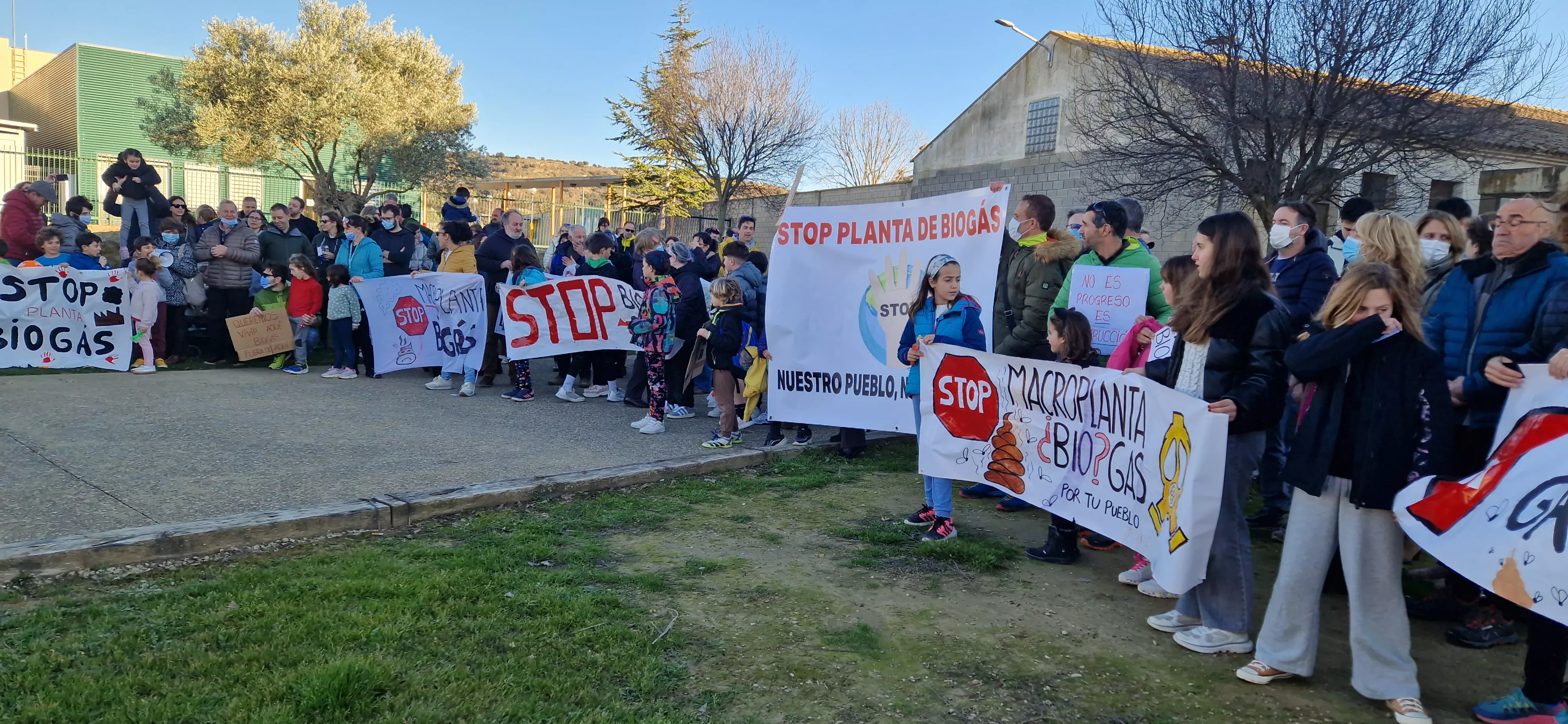 Protesta en Tierz contra la planta de biogás. Foto Myriam Martínez