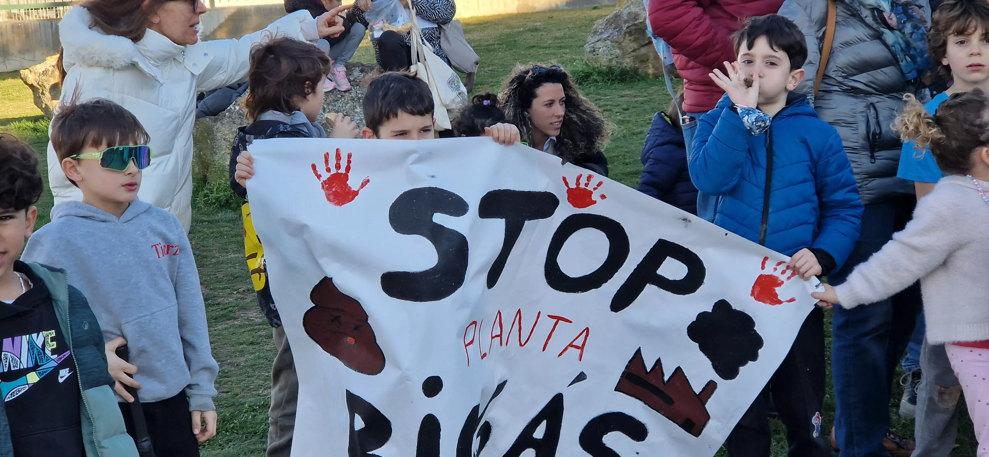 Protesta en Tierz contra la planta de biogás. Foto Myriam Martínez