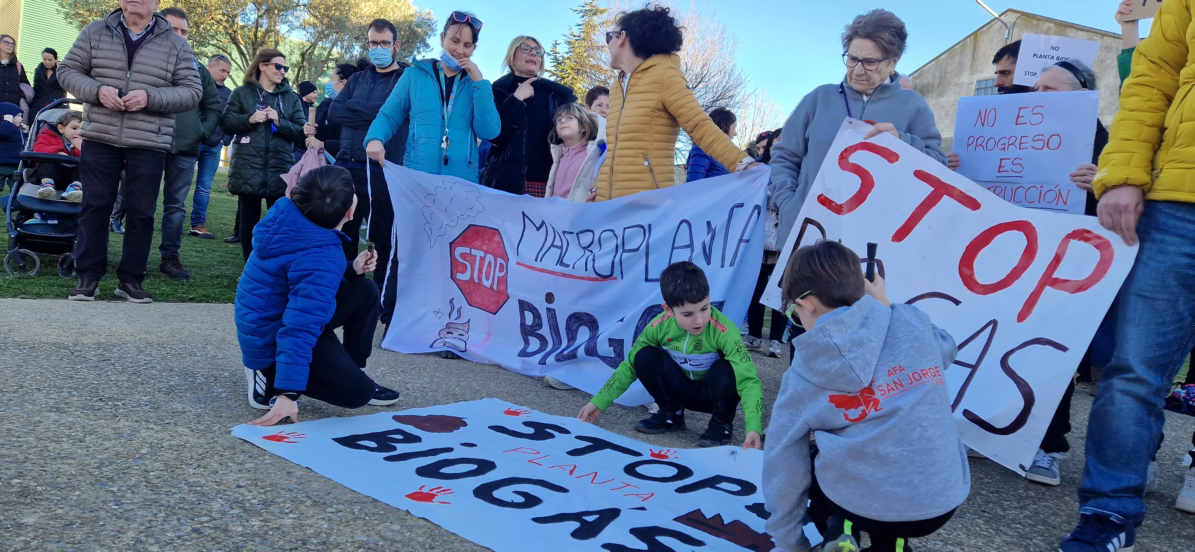 Protesta en Tierz contra la planta de biogás. Foto Myriam Martínez