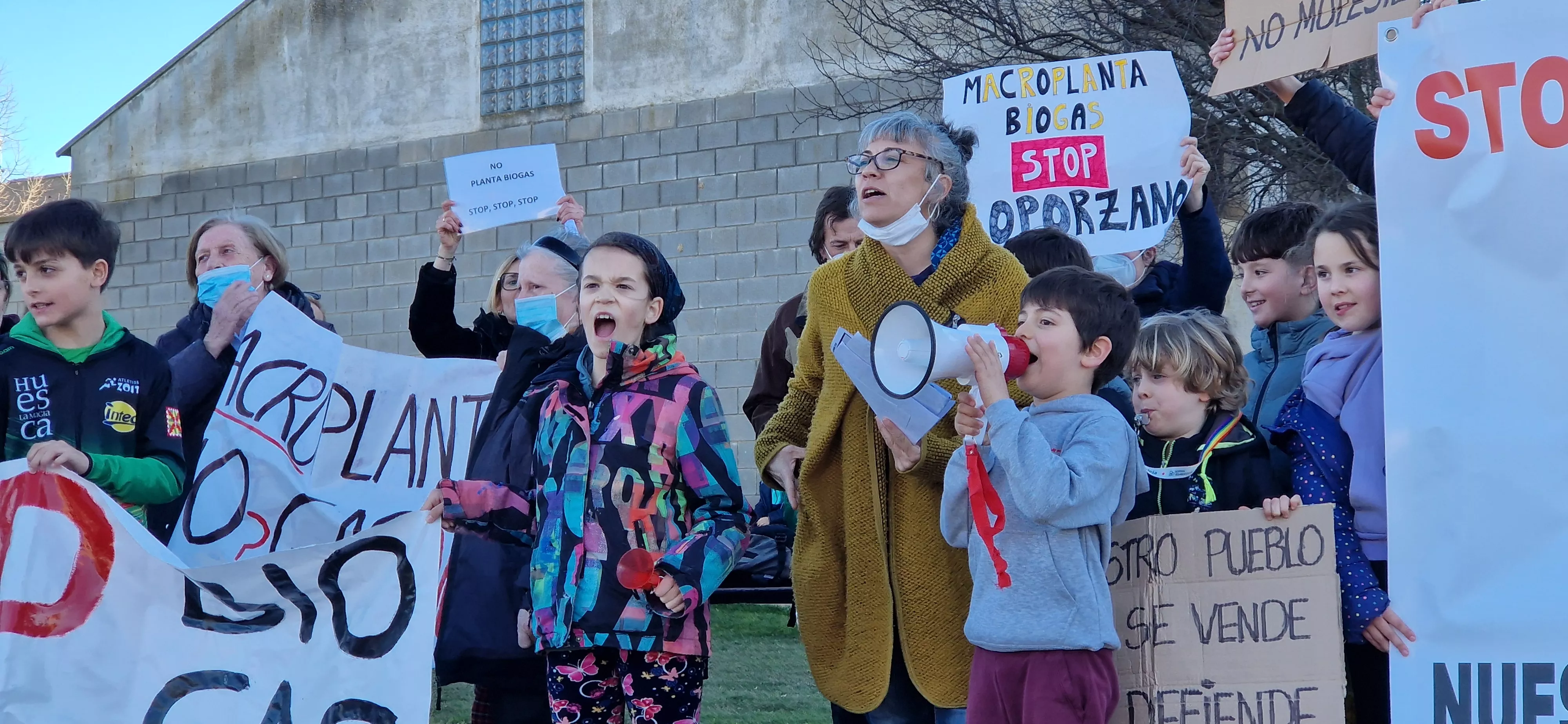 Protesta en Tierz contra la planta de biogás. Foto Myriam Martínez