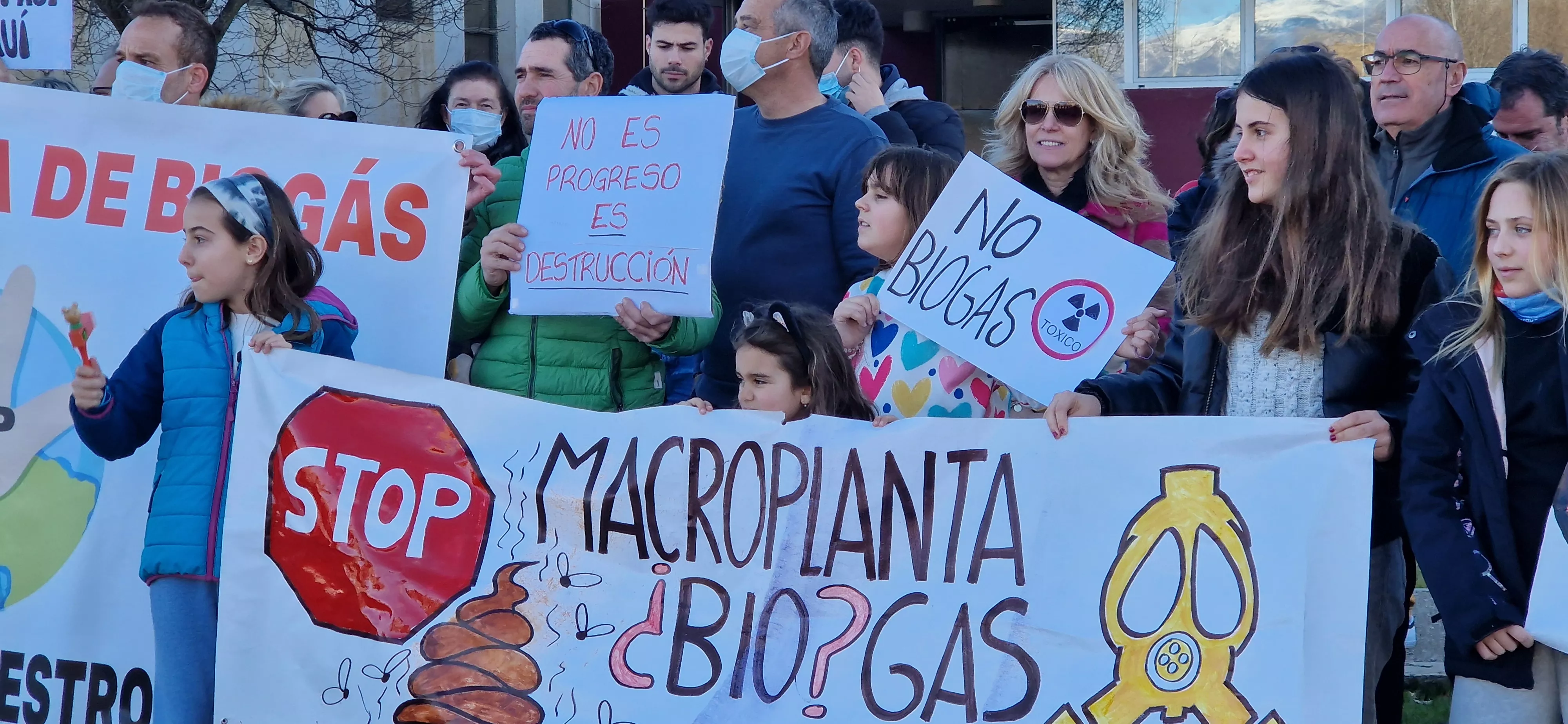 Protesta en Tierz contra la planta de biogás. Foto Myriam Martínez