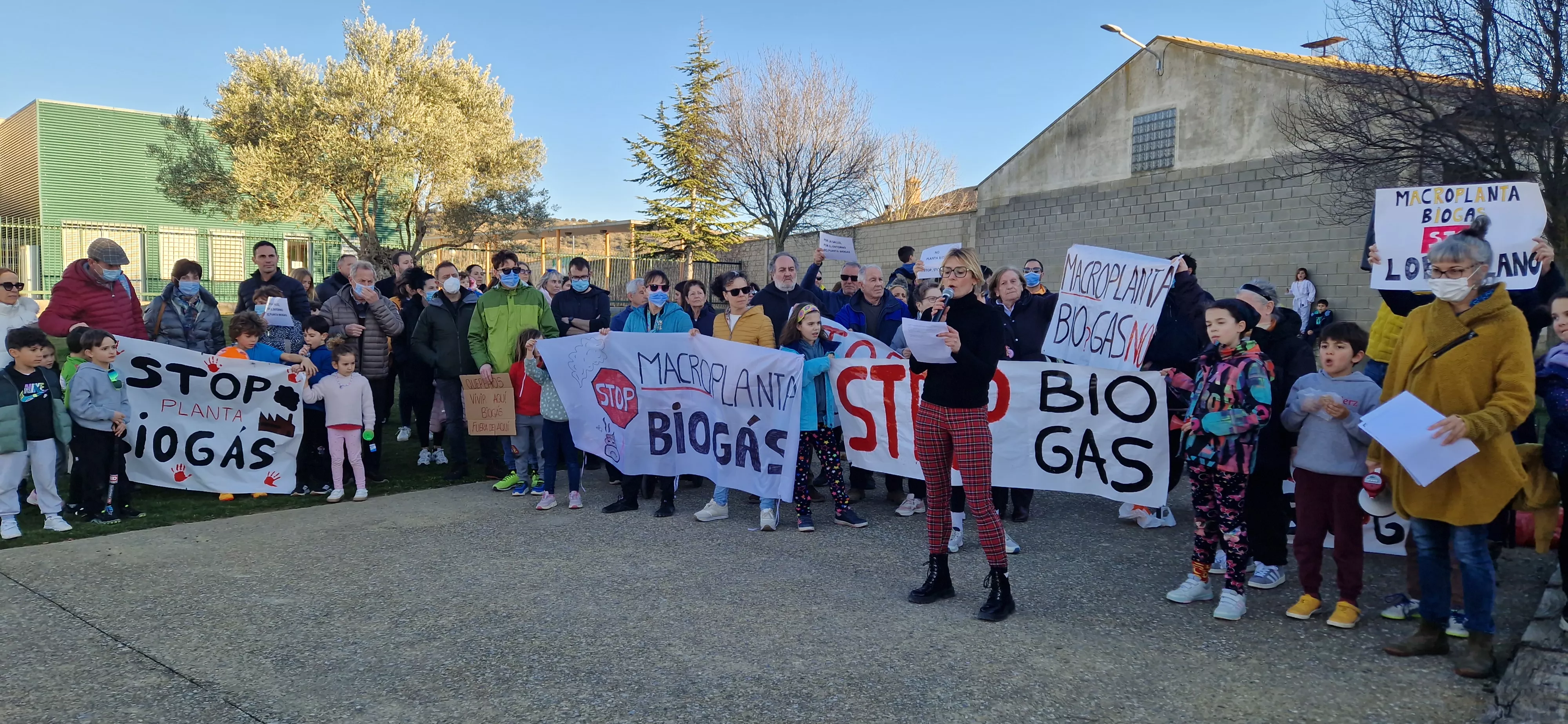 Protesta en Tierz contra la planta de biogás. Foto Myriam Martínez