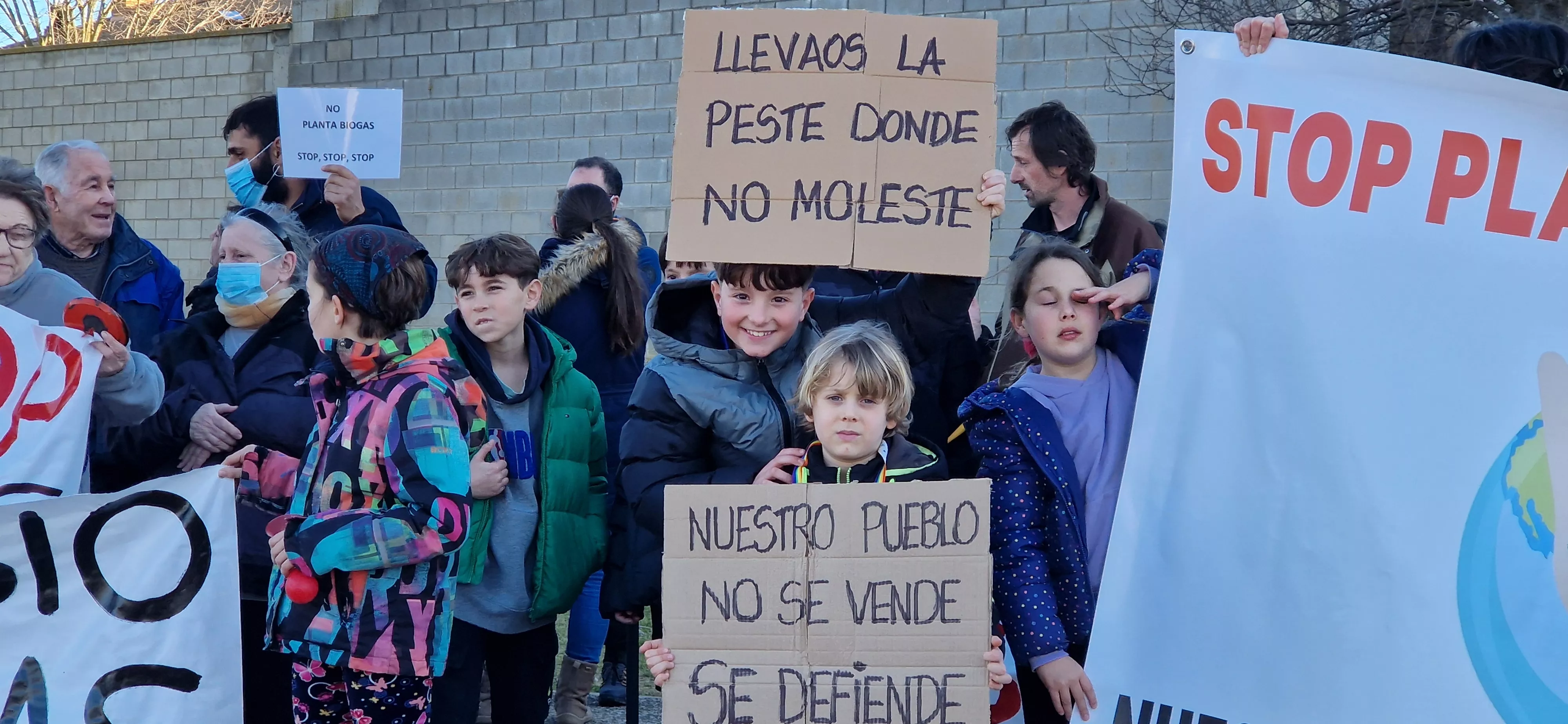 Protesta en Tierz contra la planta de biogás. Foto Myriam Martínez