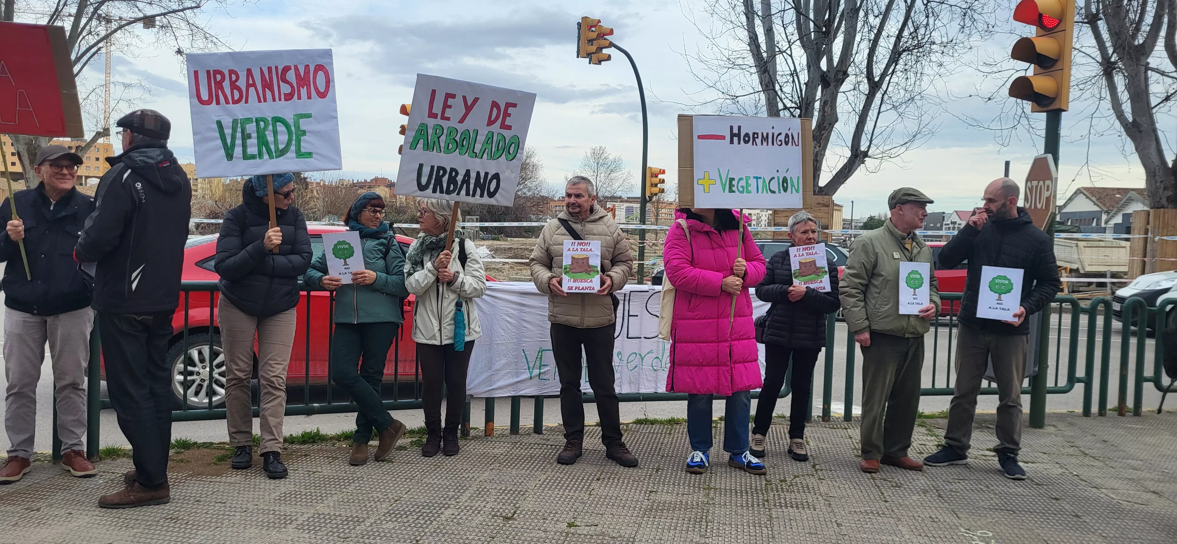 Concentración de la Plataforma Árboles Vivos Huesca. Foto Mercedes Manterola