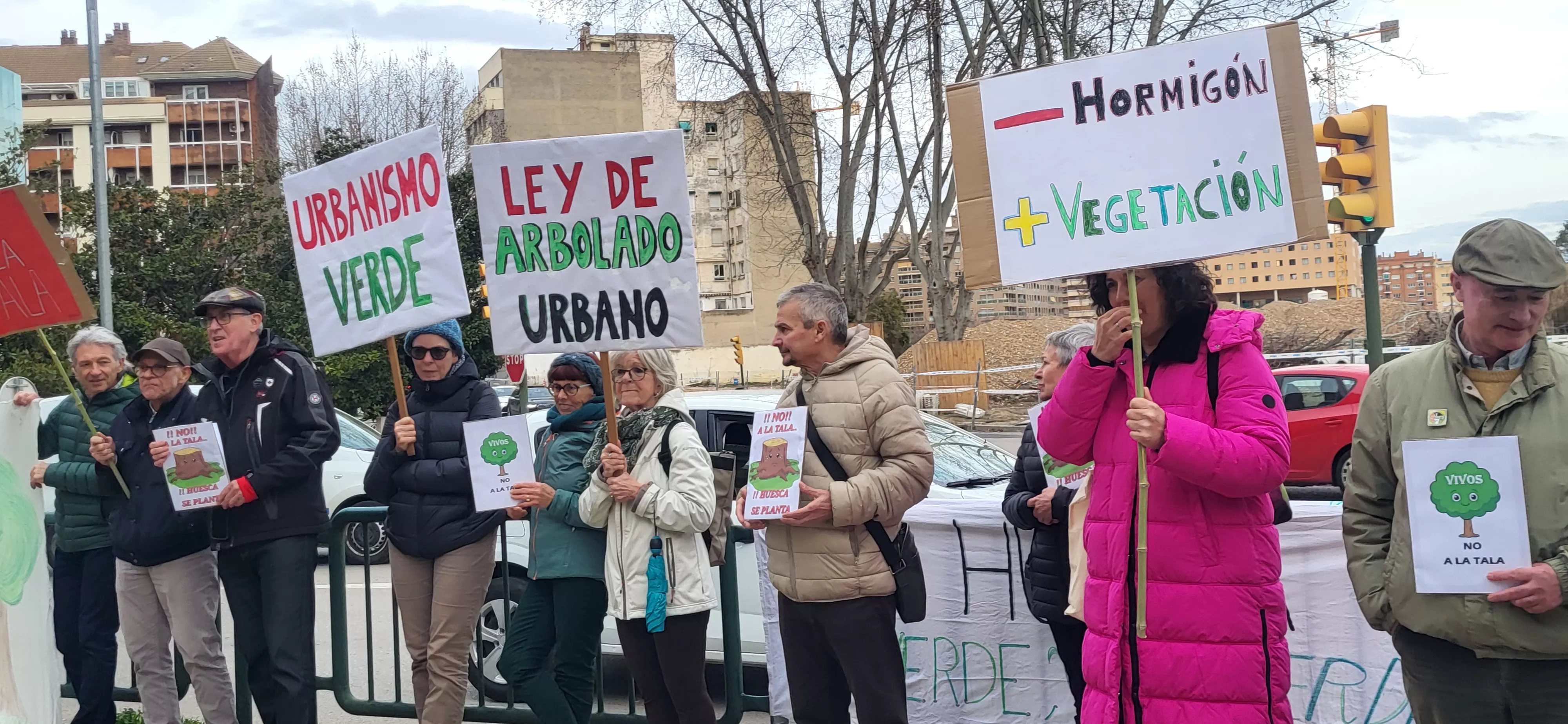 Concentración de la Plataforma Árboles Vivos Huesca. Foto Mercedes Manterola