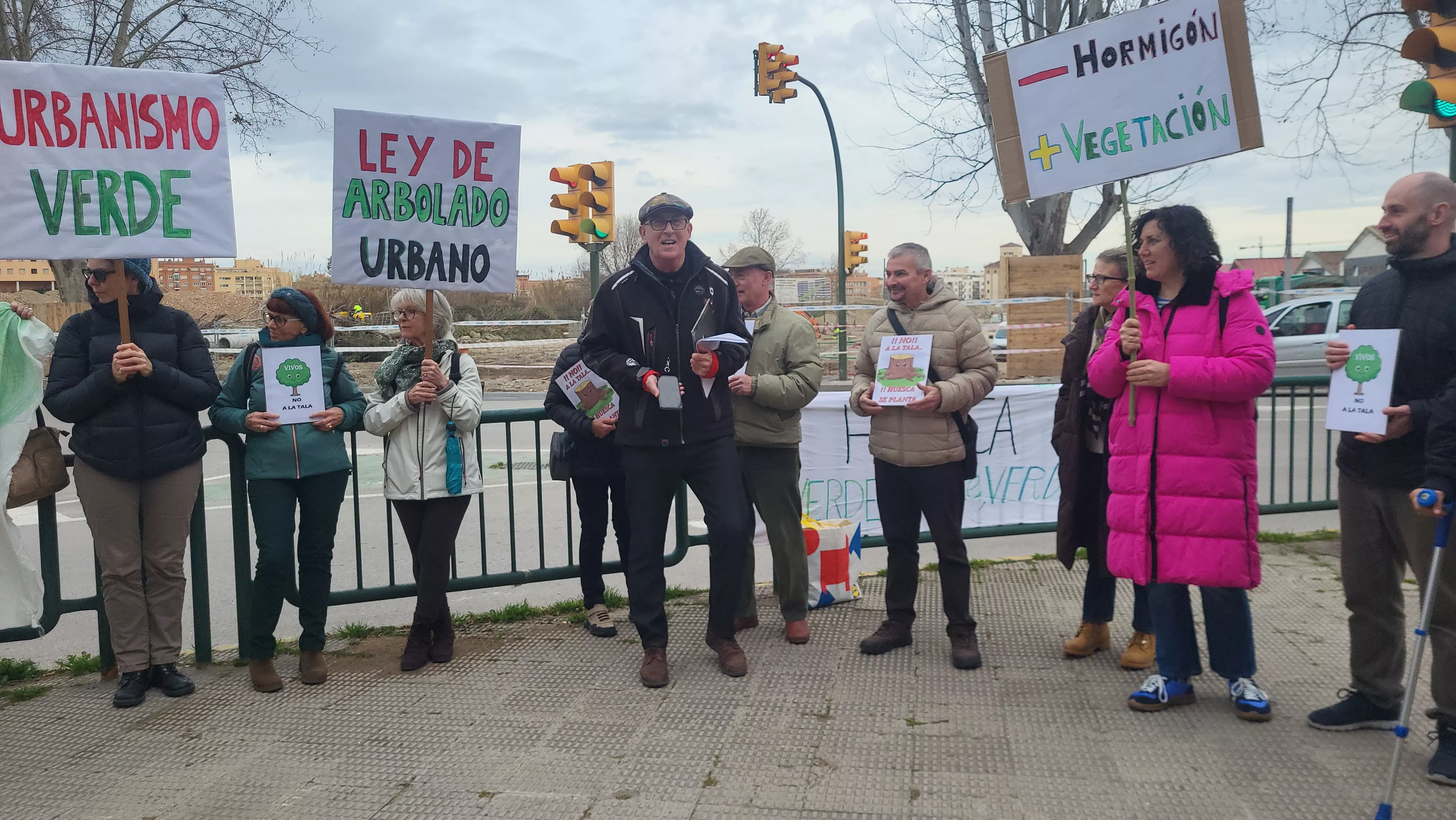 Concentración de la Plataforma Árboles Vivos Huesca. Foto Mercedes Manterola