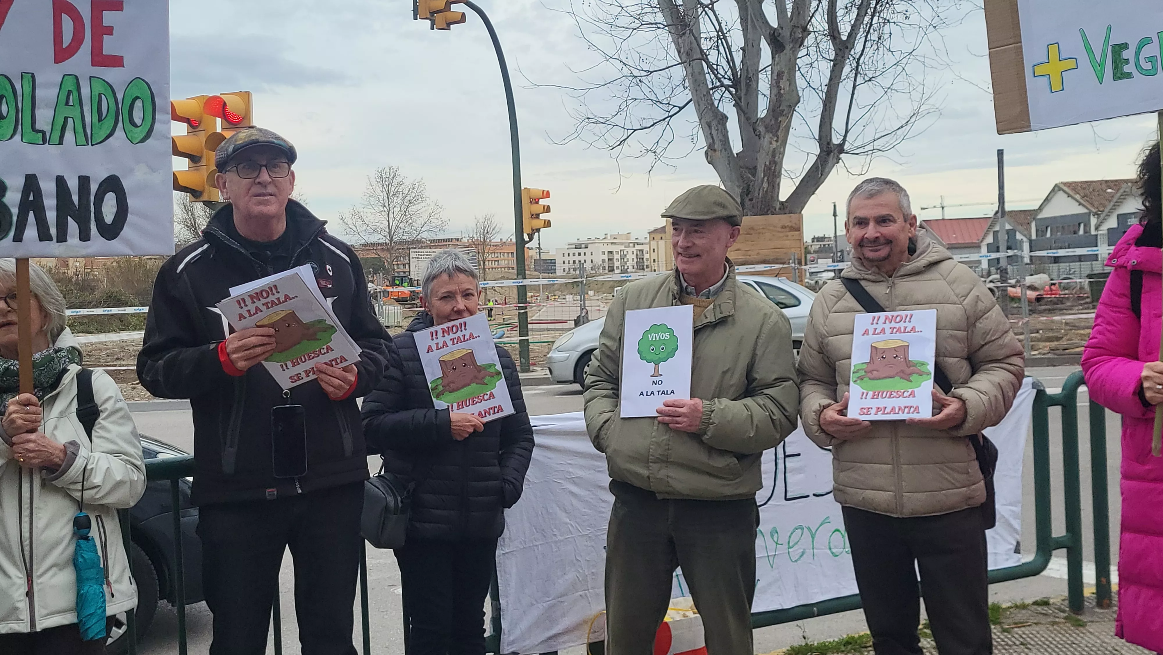Concentración de la Plataforma Árboles Vivos Huesca. Foto Mercedes Manterola