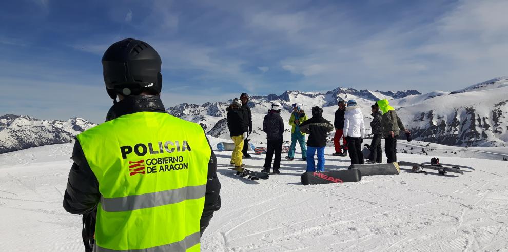 La Policía de Aragón  inspecciona las estaciones de esquí y otros espacios de turismo activo