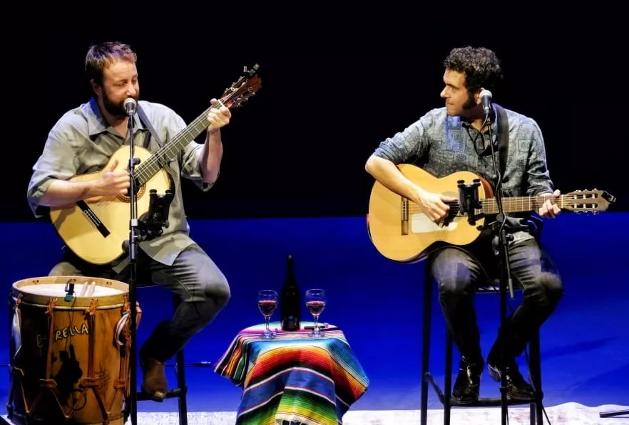 Pepe Lorente y Javier Macipe se despiden en Huesca de La estrella azul Live. Foto Sergio Sanz