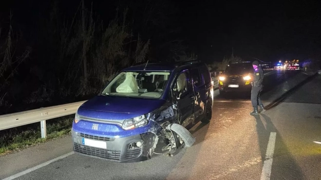 Vehículo implicado en el accidente en la A-131 cerca de Huesca.