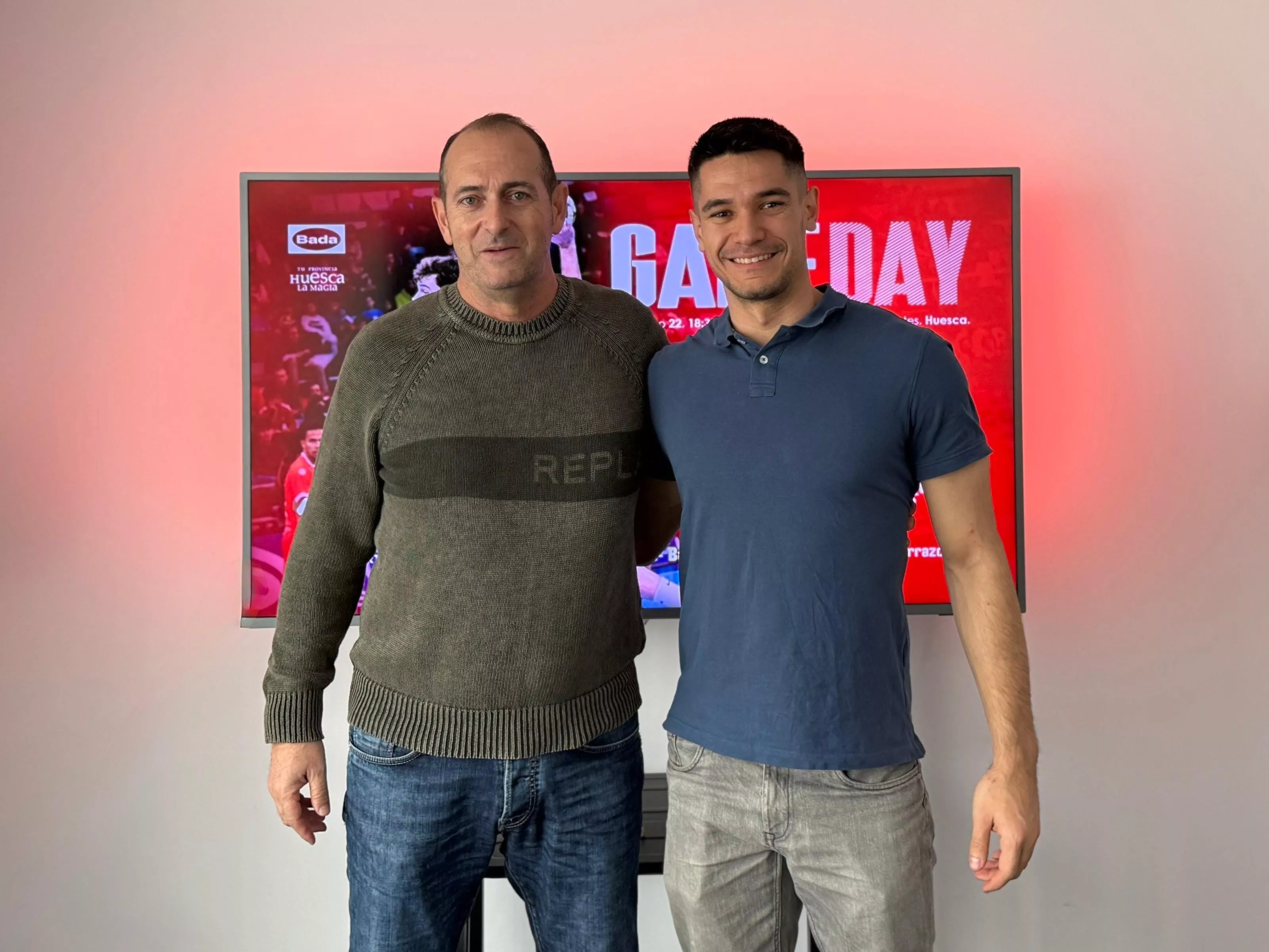 José Francisco Nolasco y Óscar García, entrenador y lateral de Bada Huesca