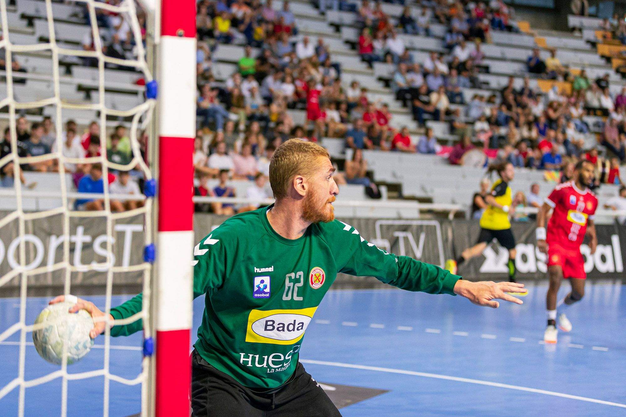 Leo Terçariol, el portero de Bada Huesca, fue lo más destacado.