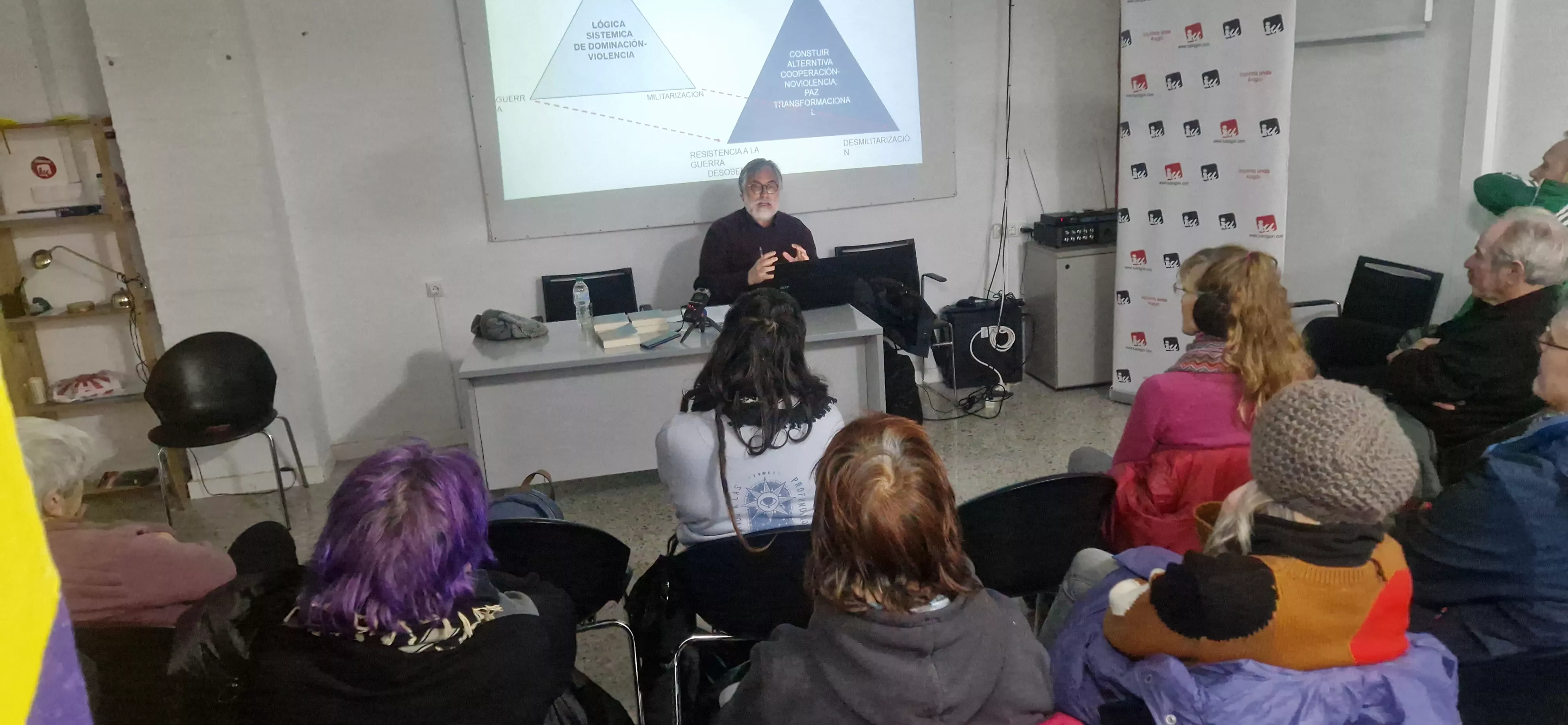 Conferencia de Juan Carlos Rois en Huesca. Foto Myriam Martínez