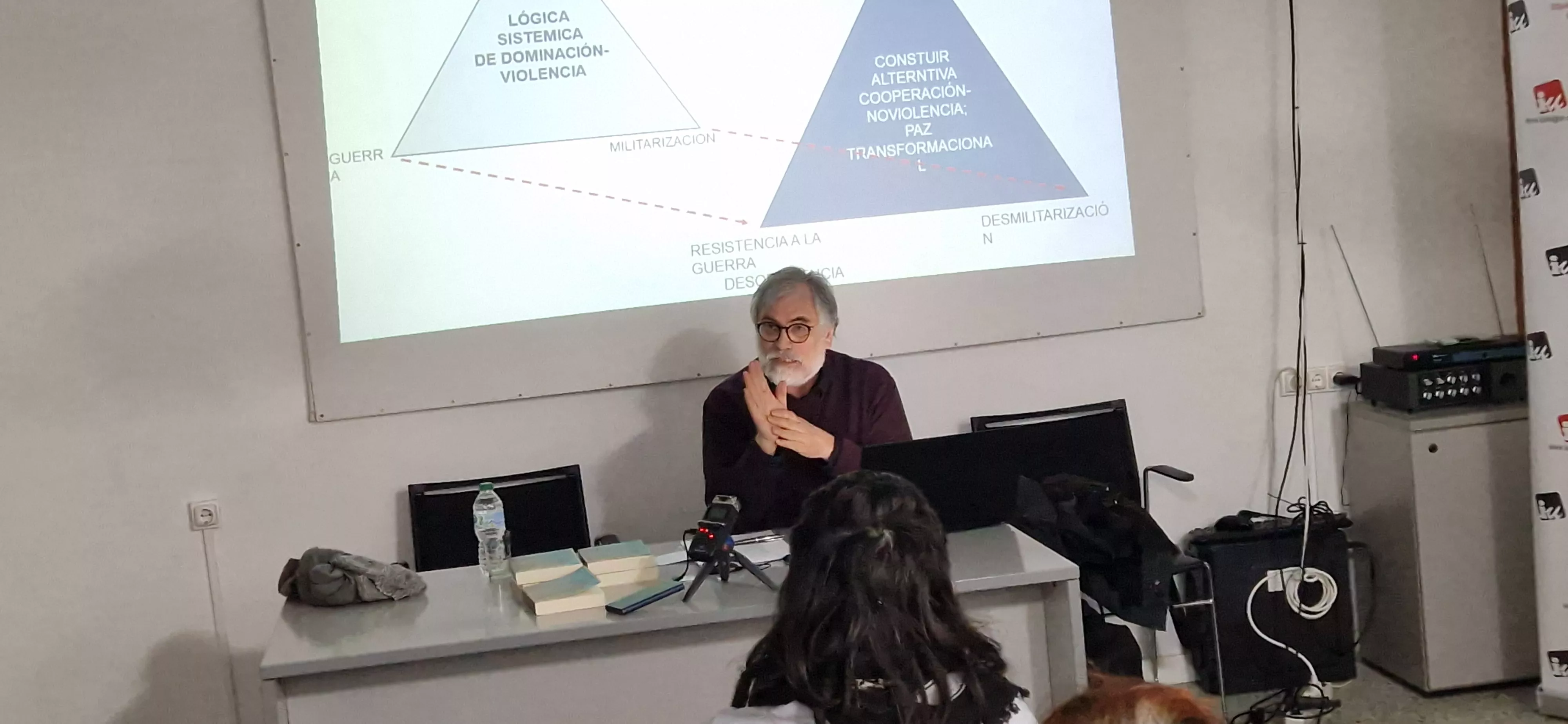 Conferencia de Juan Carlos Rois en Huesca. Foto Myriam Martínez