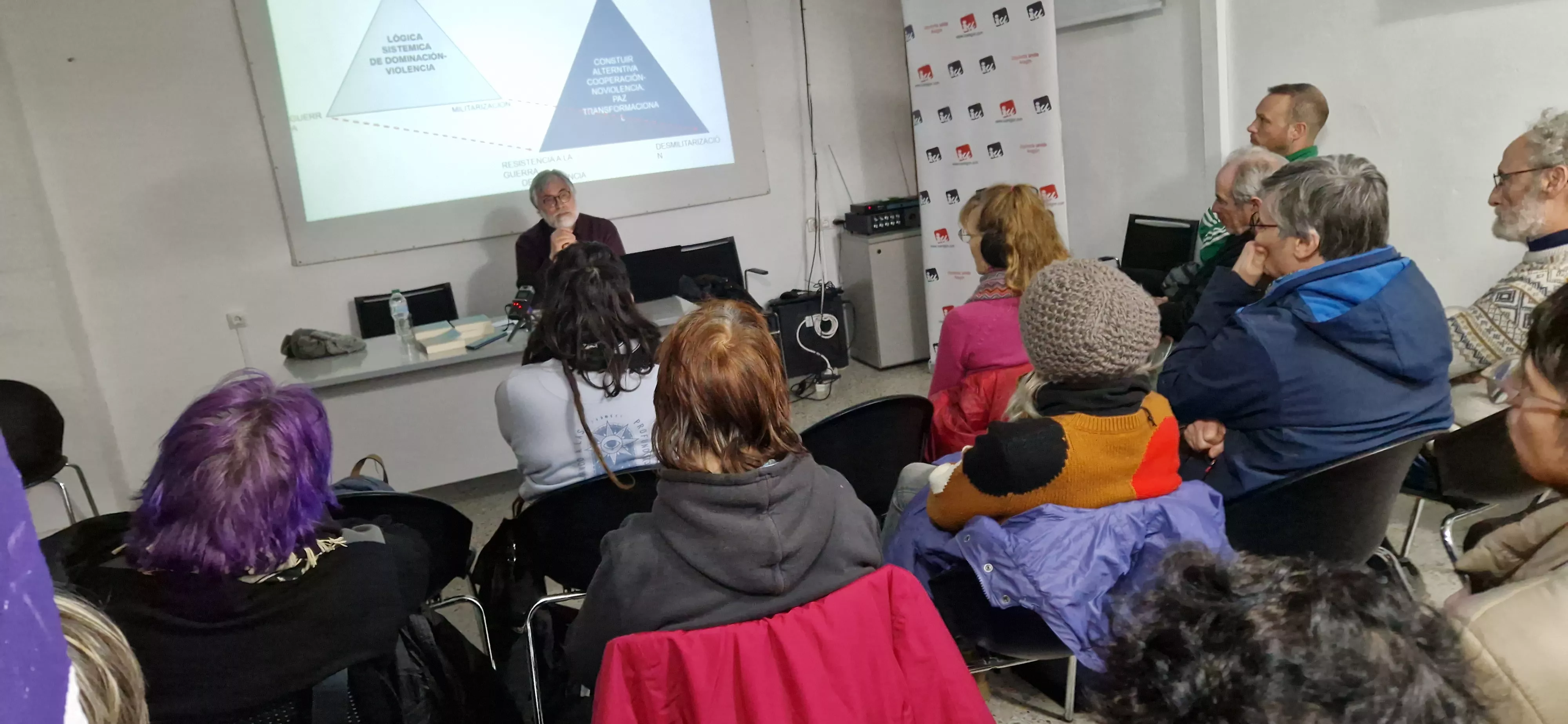 Conferencia de Juan Carlos Rois en Huesca. Foto Myriam Martínez